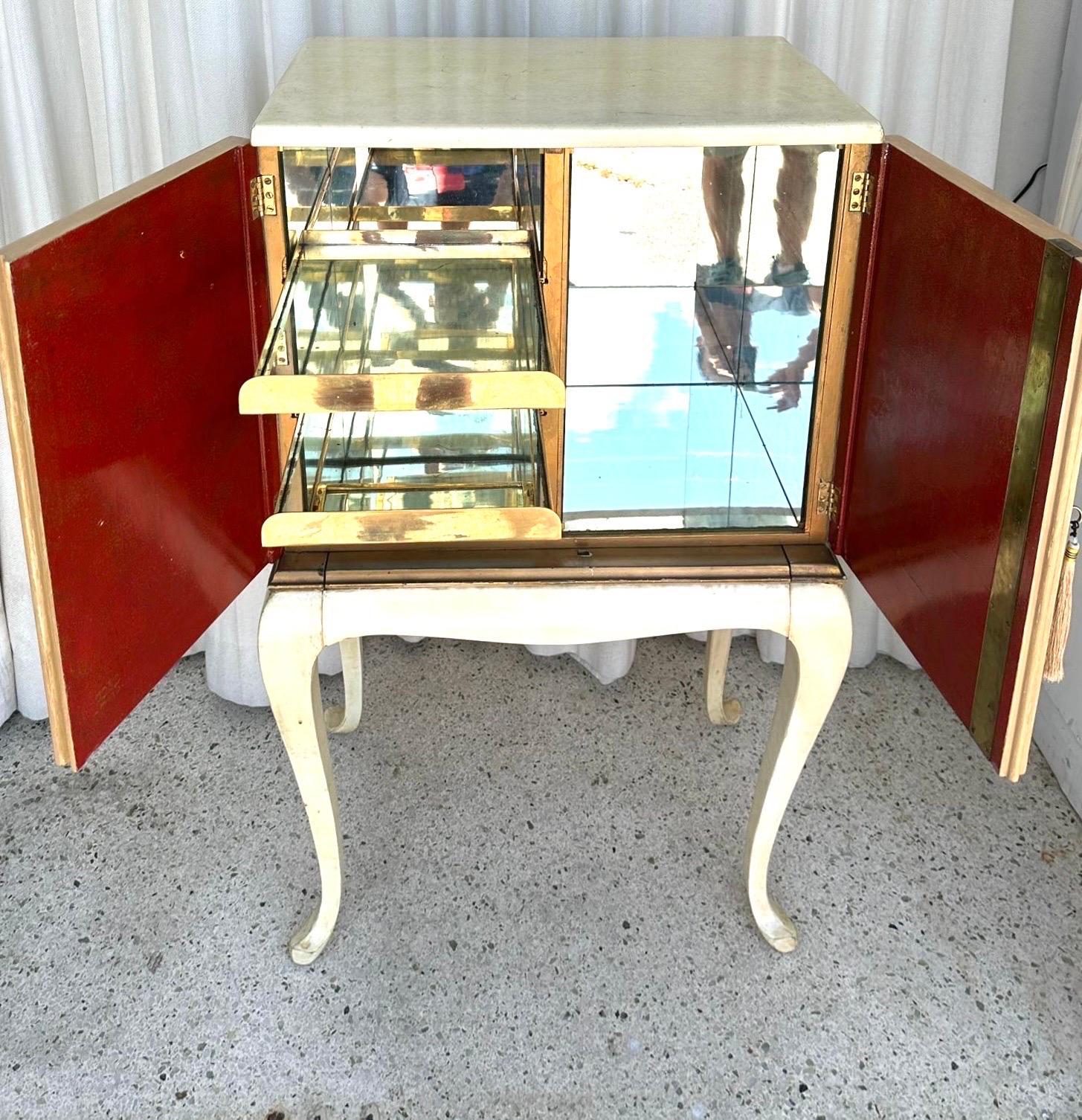 Français Cabinet français Art Déco de Bouverat en peau de chèvre en vente