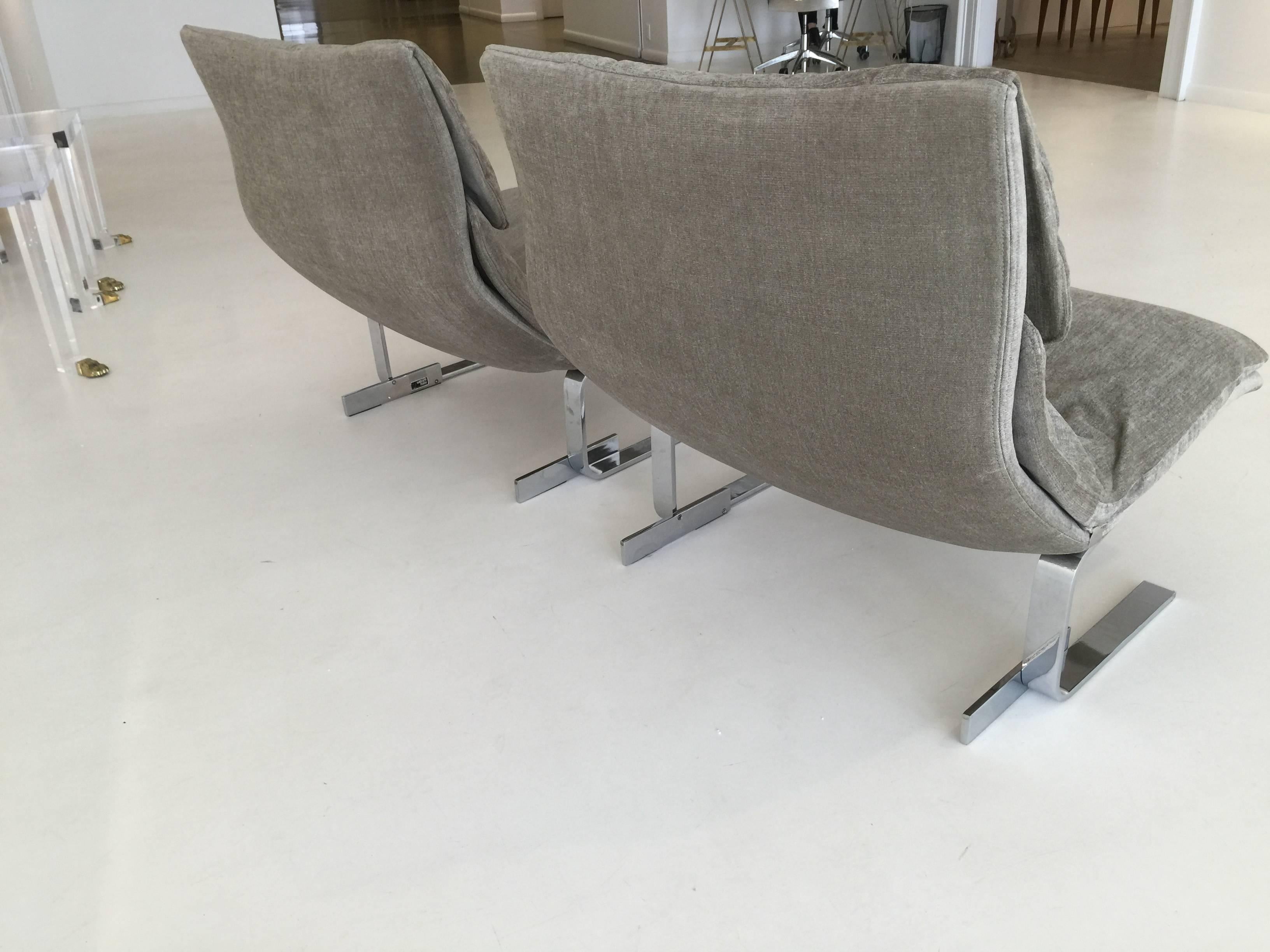 Pair of Onda Lounge Chairs by Giovanni Offredi for Saporiti In Excellent Condition In East Hampton, NY