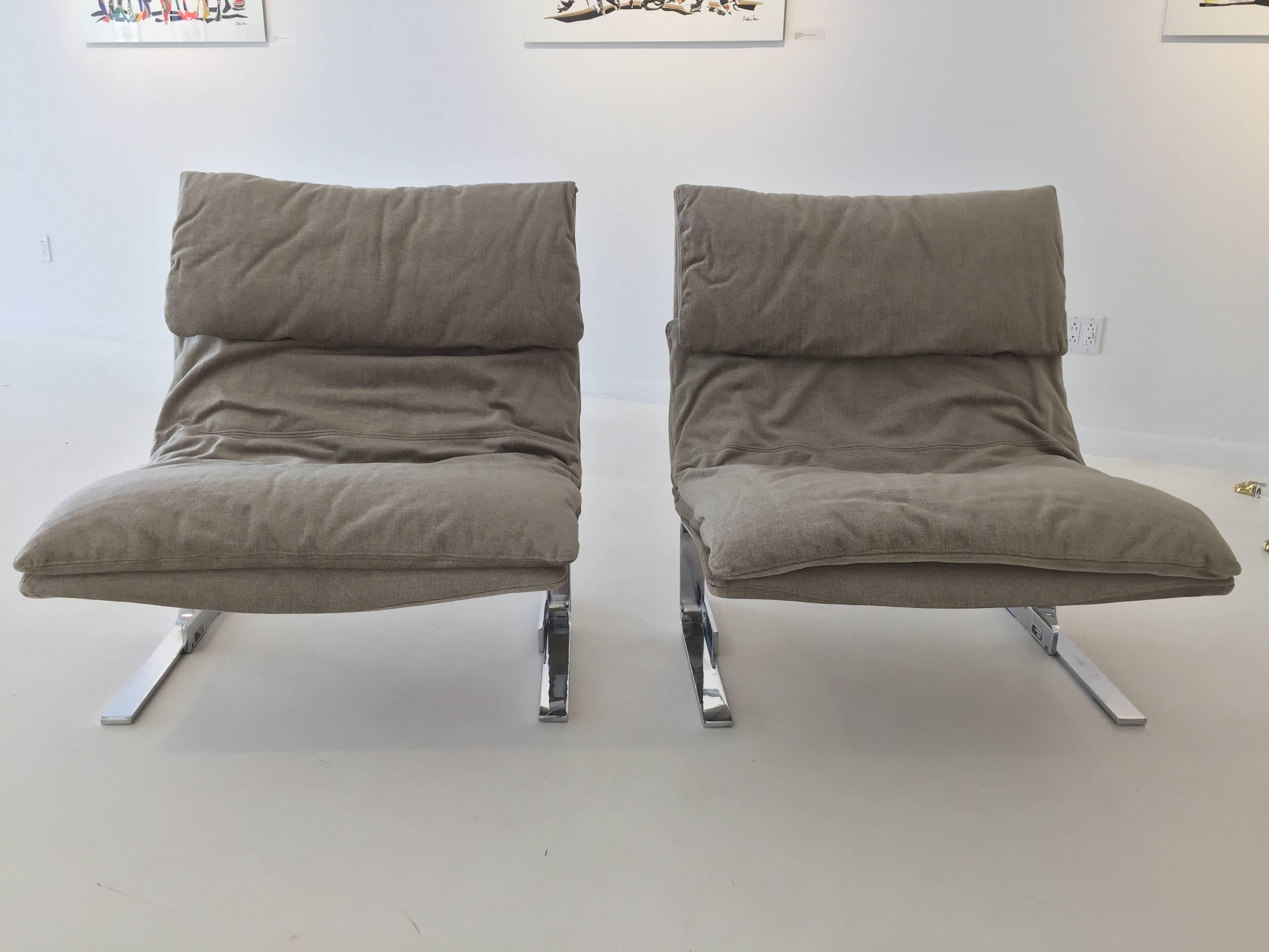 Late 20th Century Pair of Onda Lounge Chairs by Giovanni Offredi for Saporiti