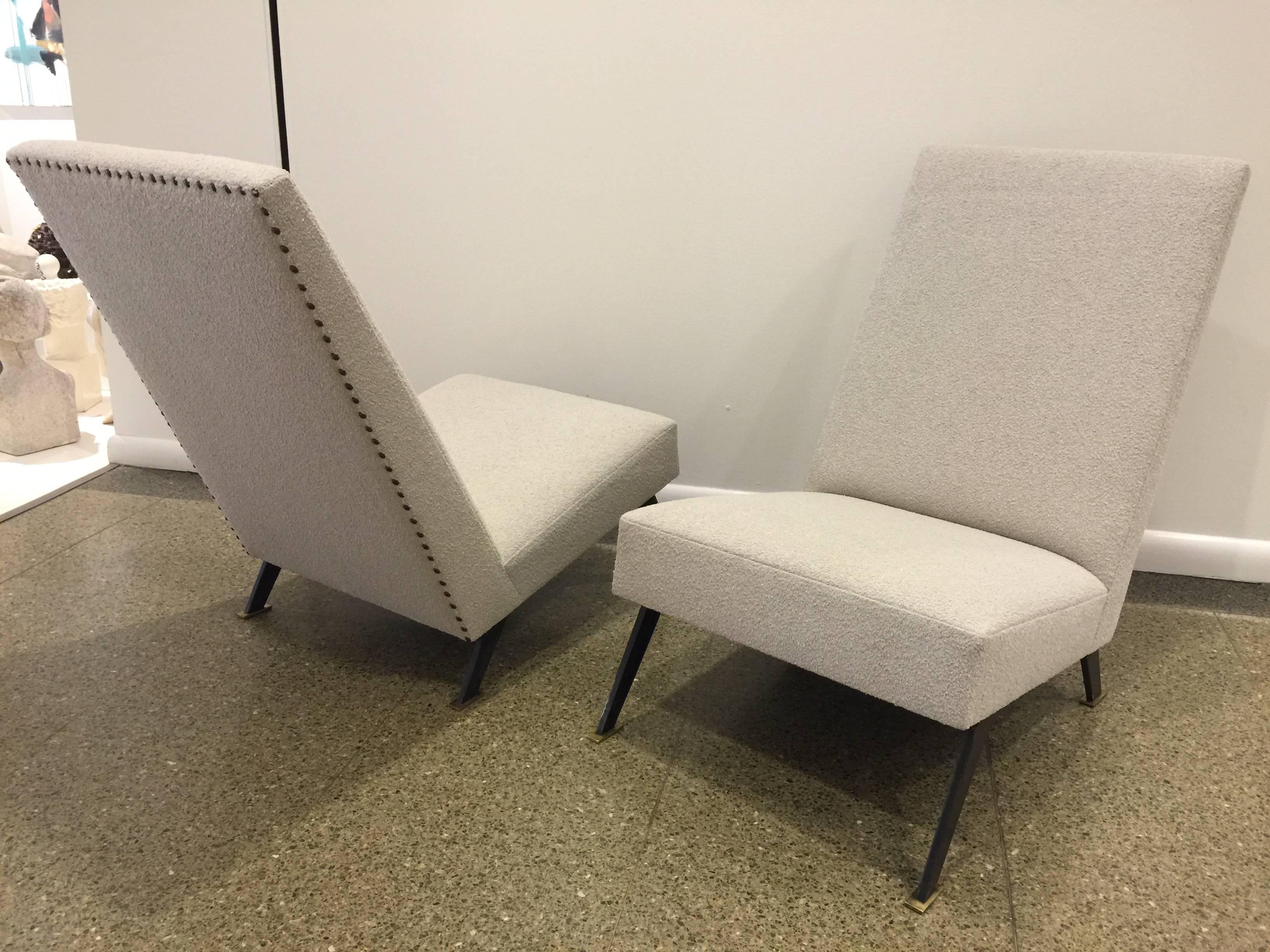 Finished with nailhead trim on reverse and chic dual metal feet. Sabre leg design, these extremely linearly designed chairs are very comfortable.

