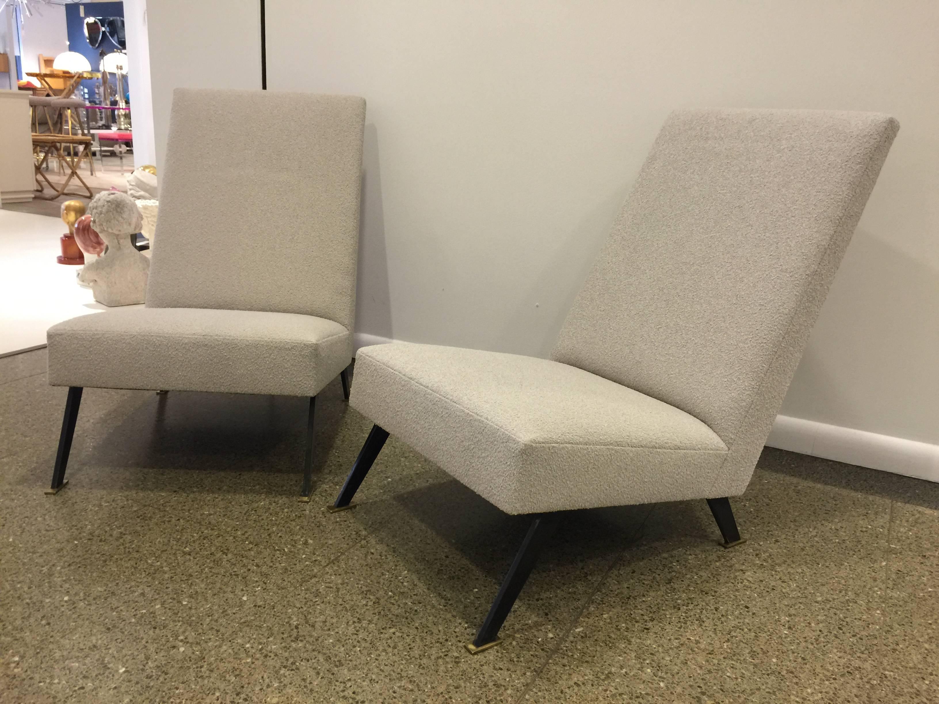Pair of French Sleek Lounge Chairs In Good Condition For Sale In East Hampton, NY