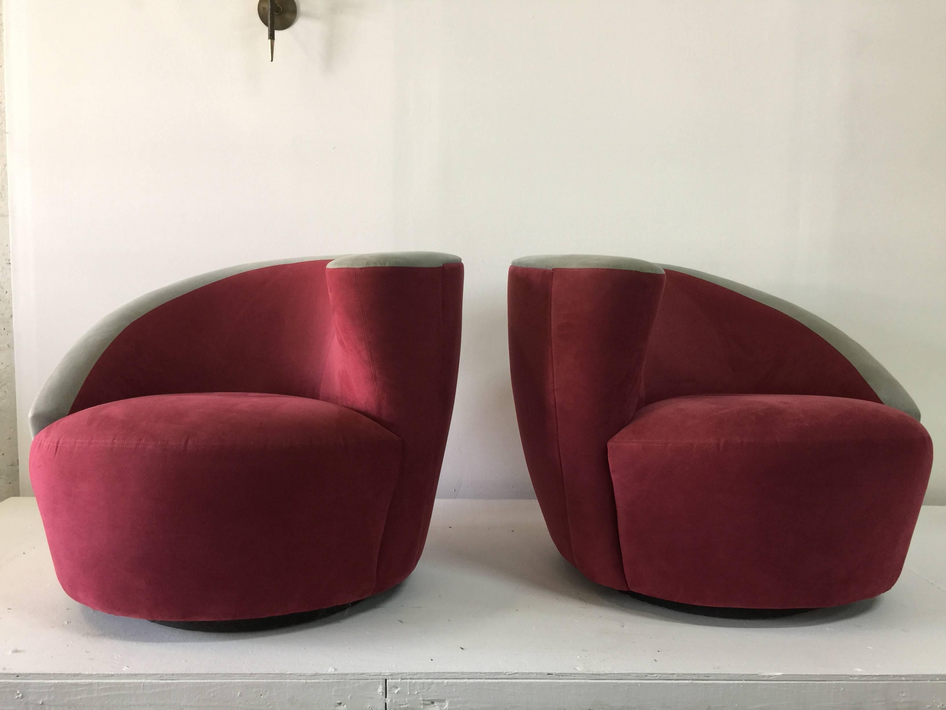 Vladimir Kagan for Directional Nautilus Swivel Chairs, Pair In Good Condition In East Hampton, NY
