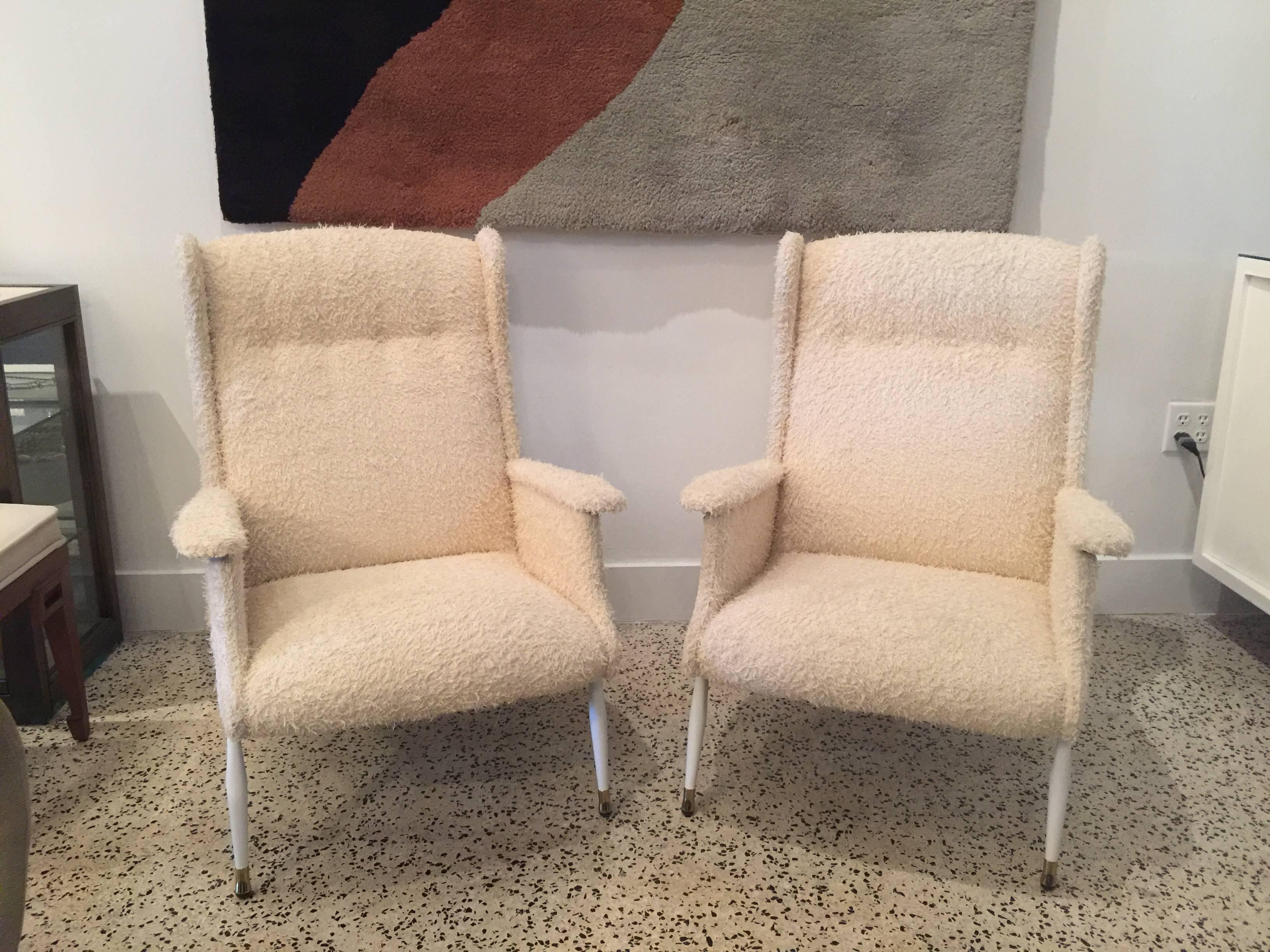 Pair of Modernist Elegant Italian Armchairs in Shag Fabric In Excellent Condition In East Hampton, NY