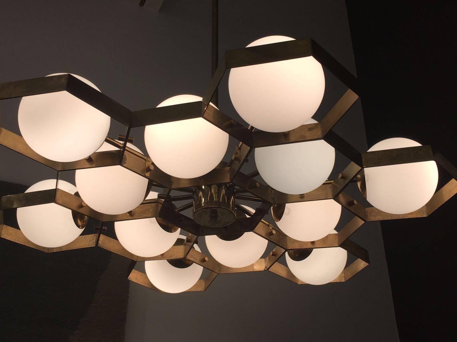 A beautiful blend of brass frame and 12 frosted globes, this honeycomb design is elegant. Fixtures uses E14 bulbs, preferably 15W to 25W.