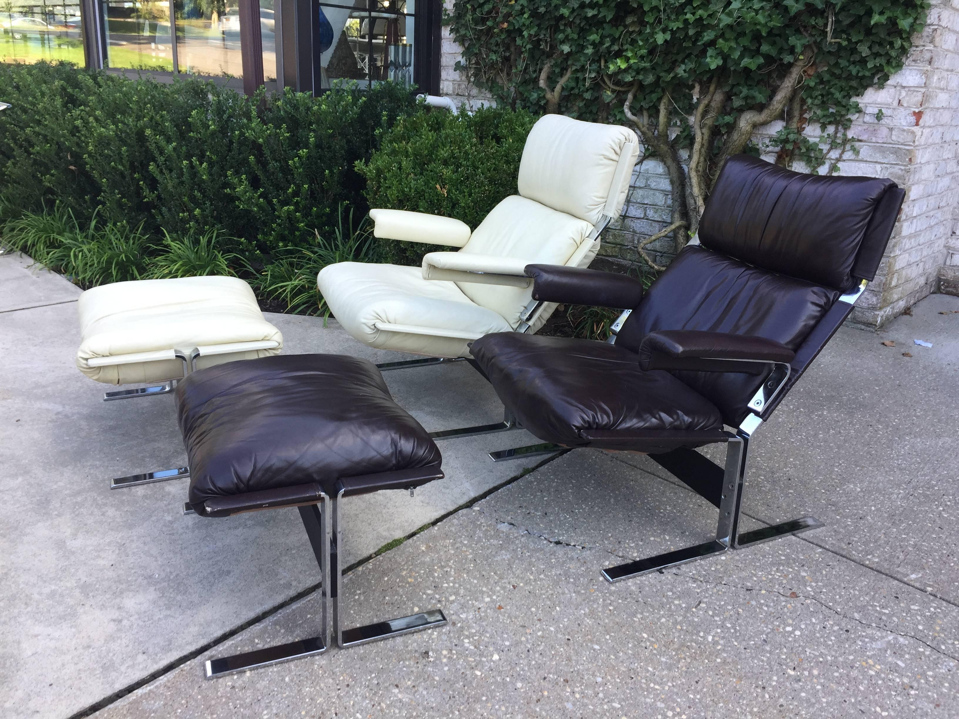 Fauteuil de salon et repose-pieds Saporiti 1