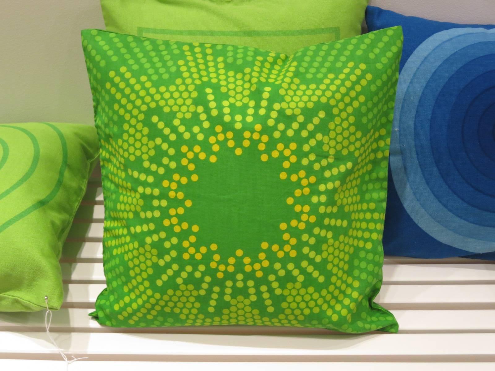 Set of Four Pillows Using Vintage Fabric Designed by Verner Panton In Good Condition For Sale In Tarrytown, NY