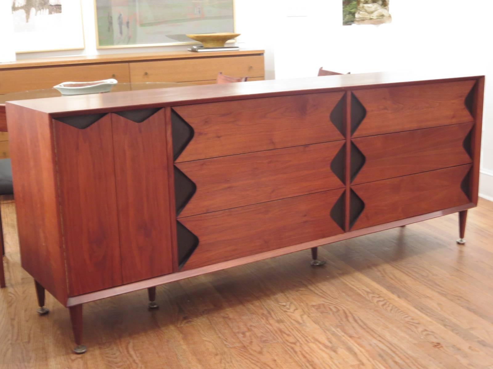 Large walnut two-tone credenza or dresser in very nice vintage condition. Cabinet door is hinged with interior shelves. Six large drawers provide great storage. Handles are recessed adding to overall design.