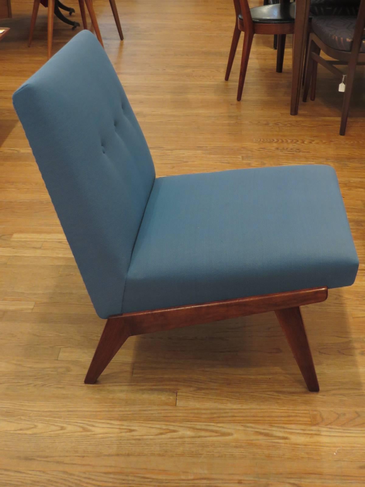 Lounge chair by Jens Risom, in excellent vintage condition.