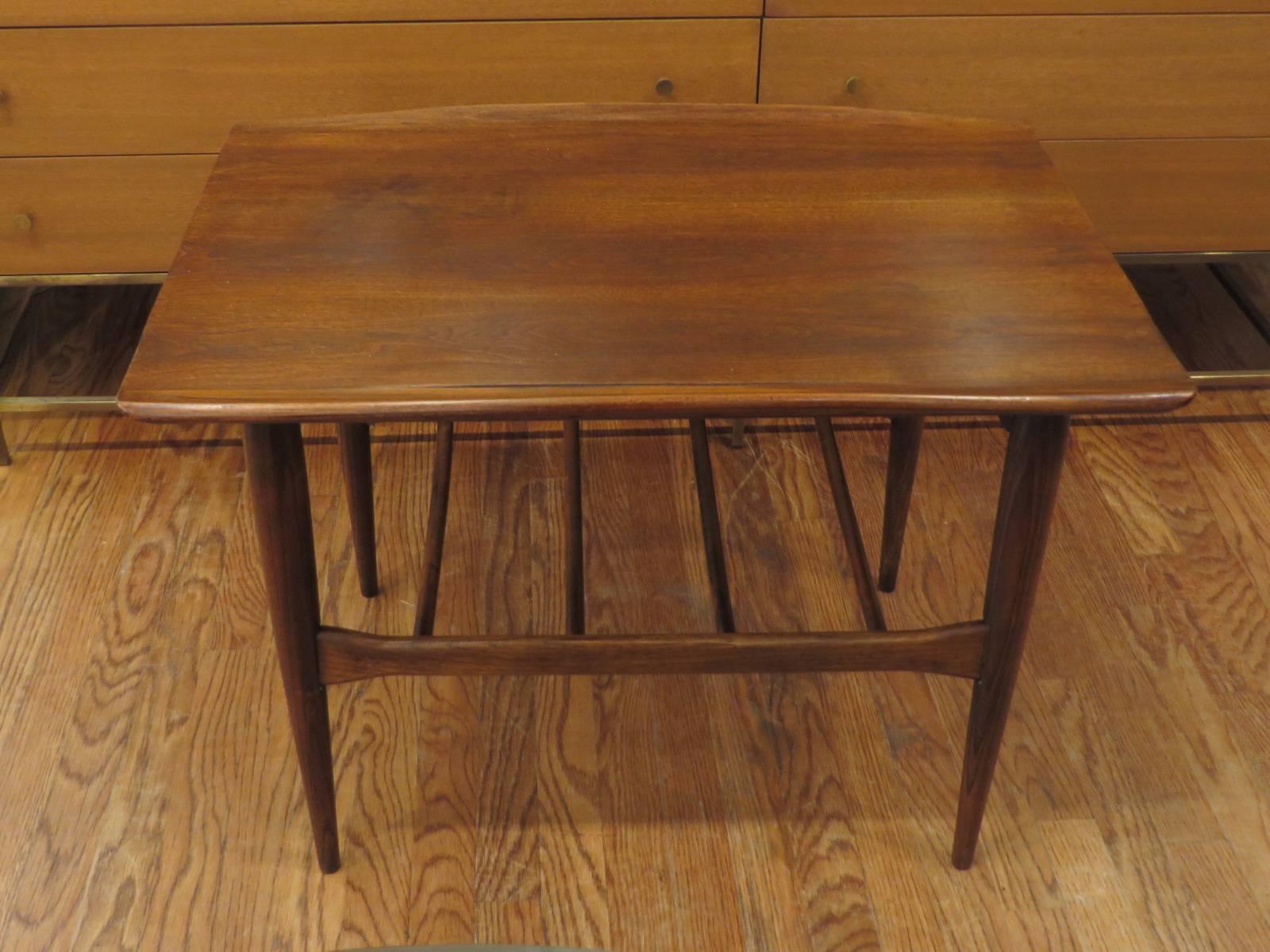 Kip Stewart Walnut End Table In Excellent Condition For Sale In Tarrytown, NY