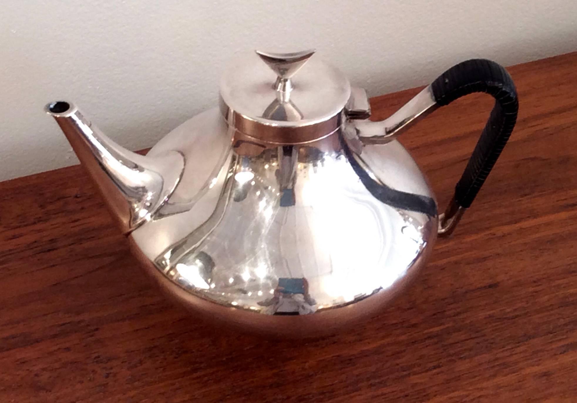Denmark Teapot by John Prip for Reed & Barton In Good Condition For Sale In Tarrytown, NY