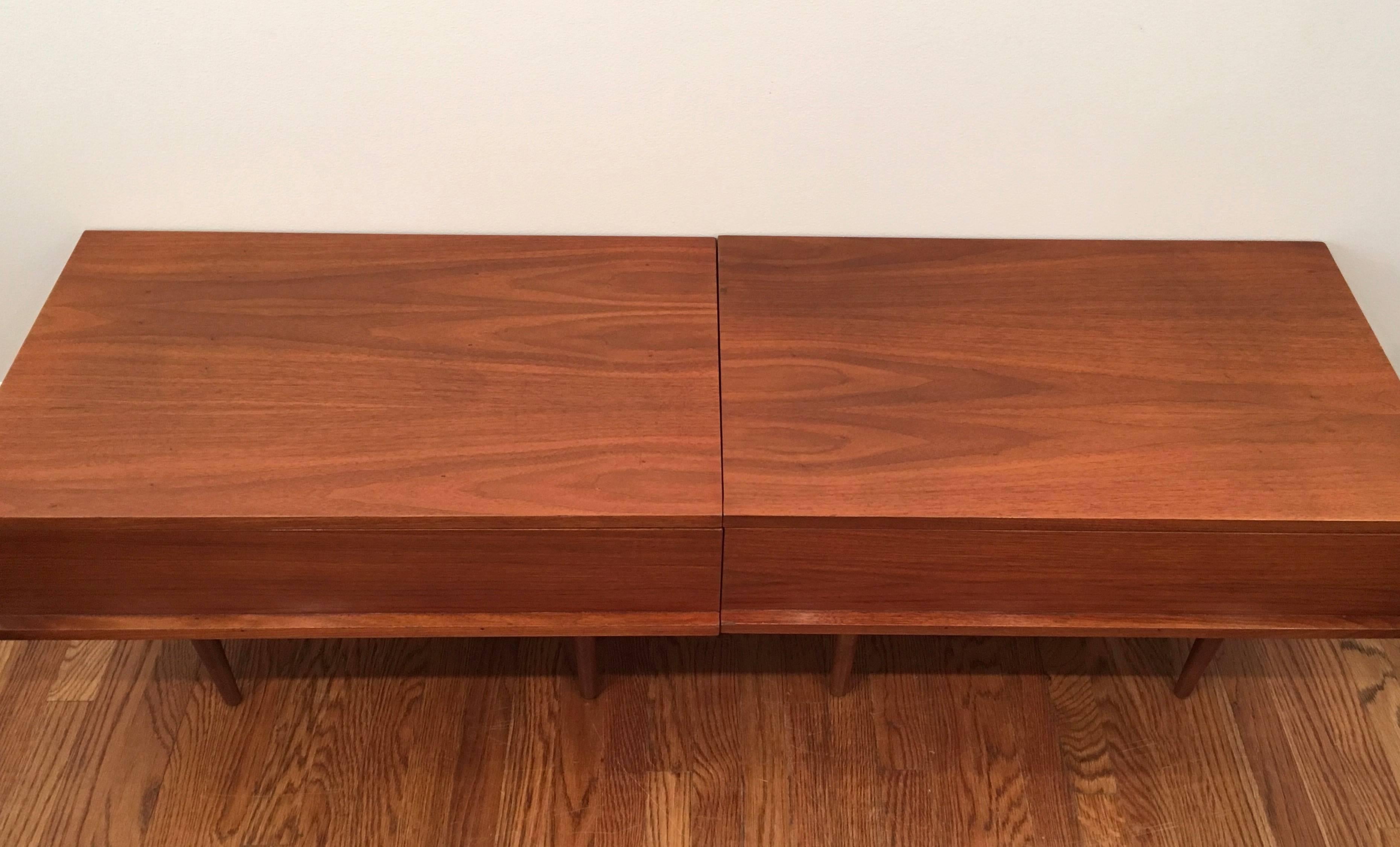 Mid-Century Modern Rare Pair of Walnut 1960s End/Night Tables Designed by Mel Smilow For Sale