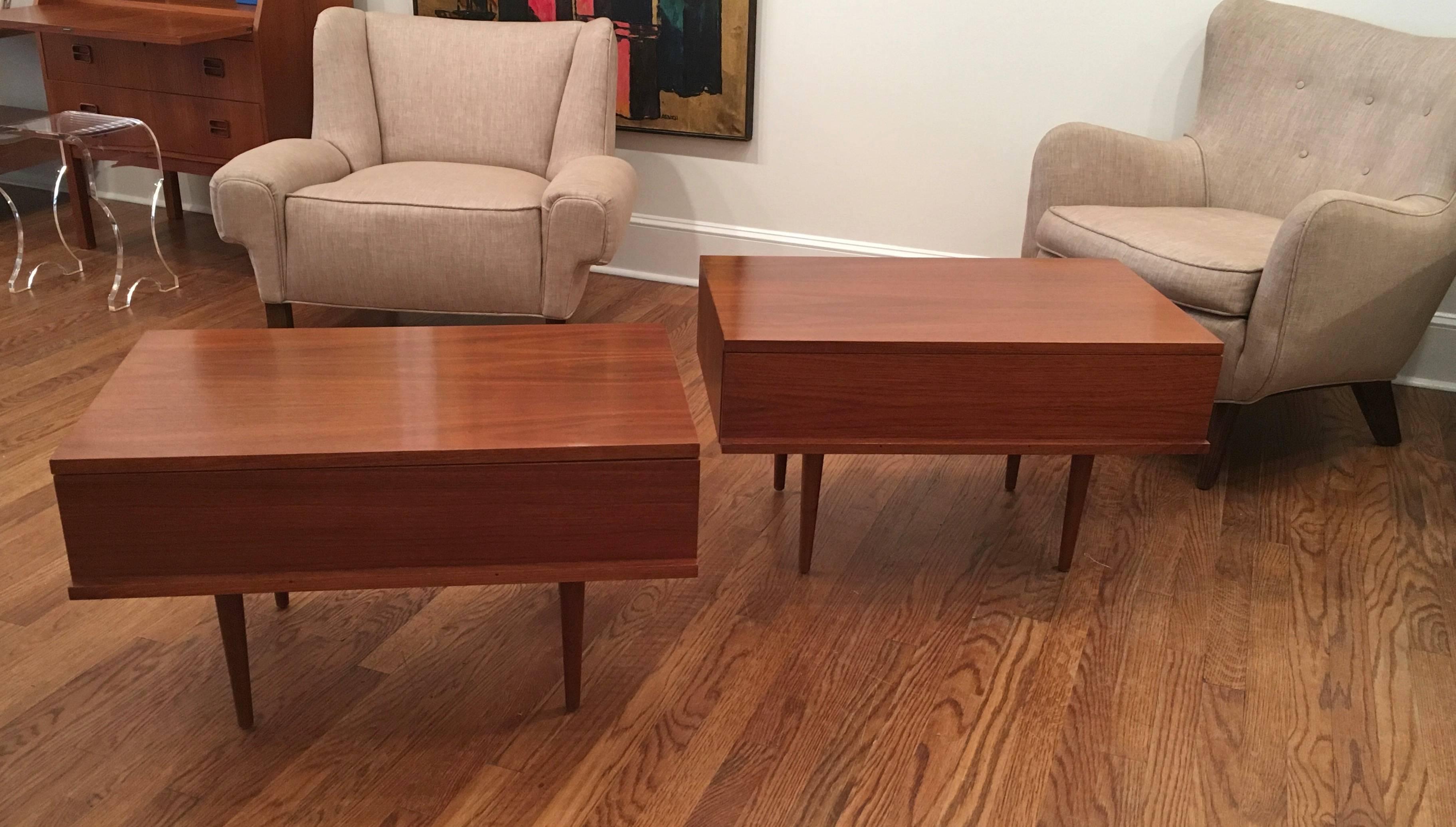 Rare Pair of Walnut 1960s End/Night Tables Designed by Mel Smilow For Sale 2