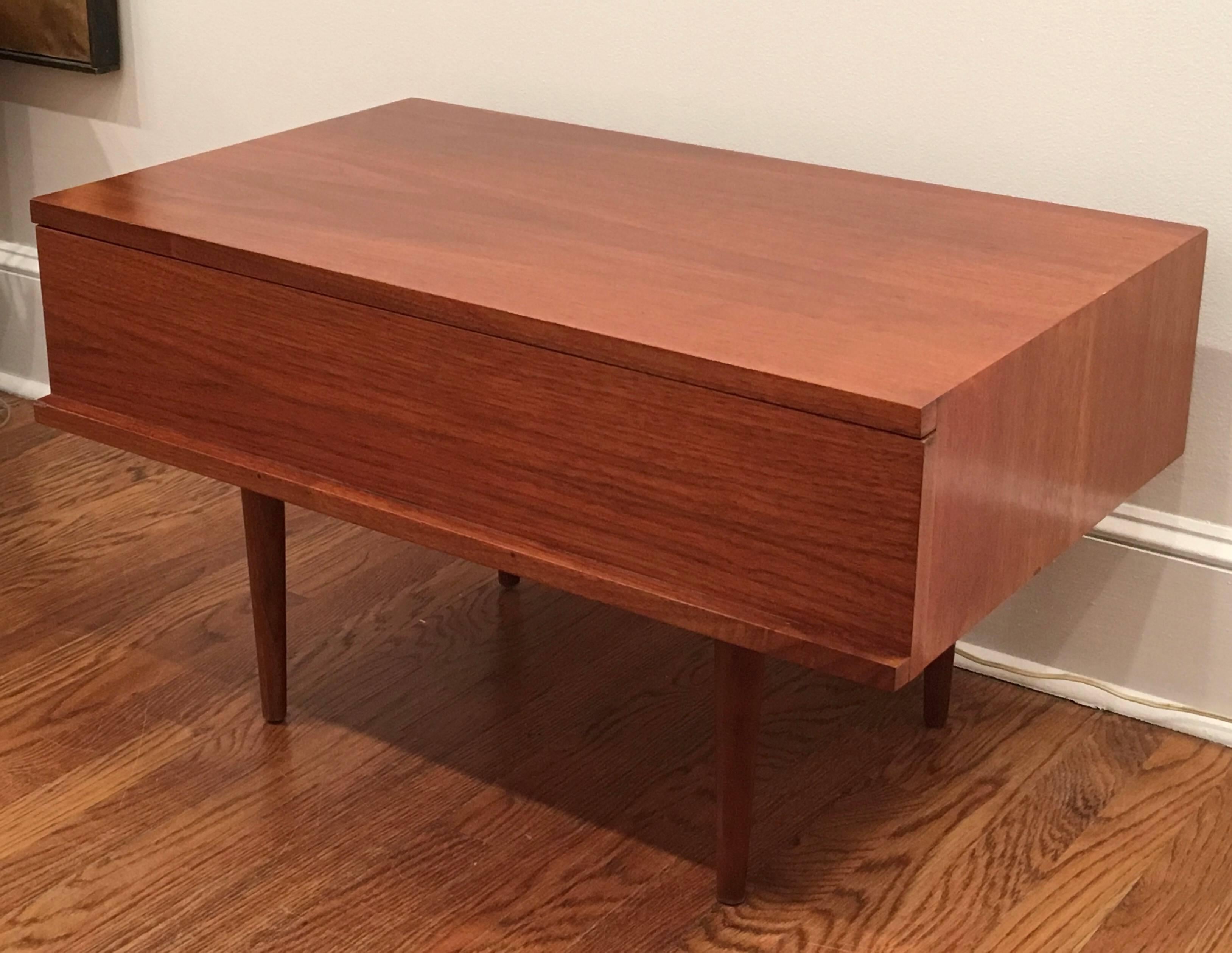 Rare Pair of Walnut 1960s End/Night Tables Designed by Mel Smilow For Sale 4