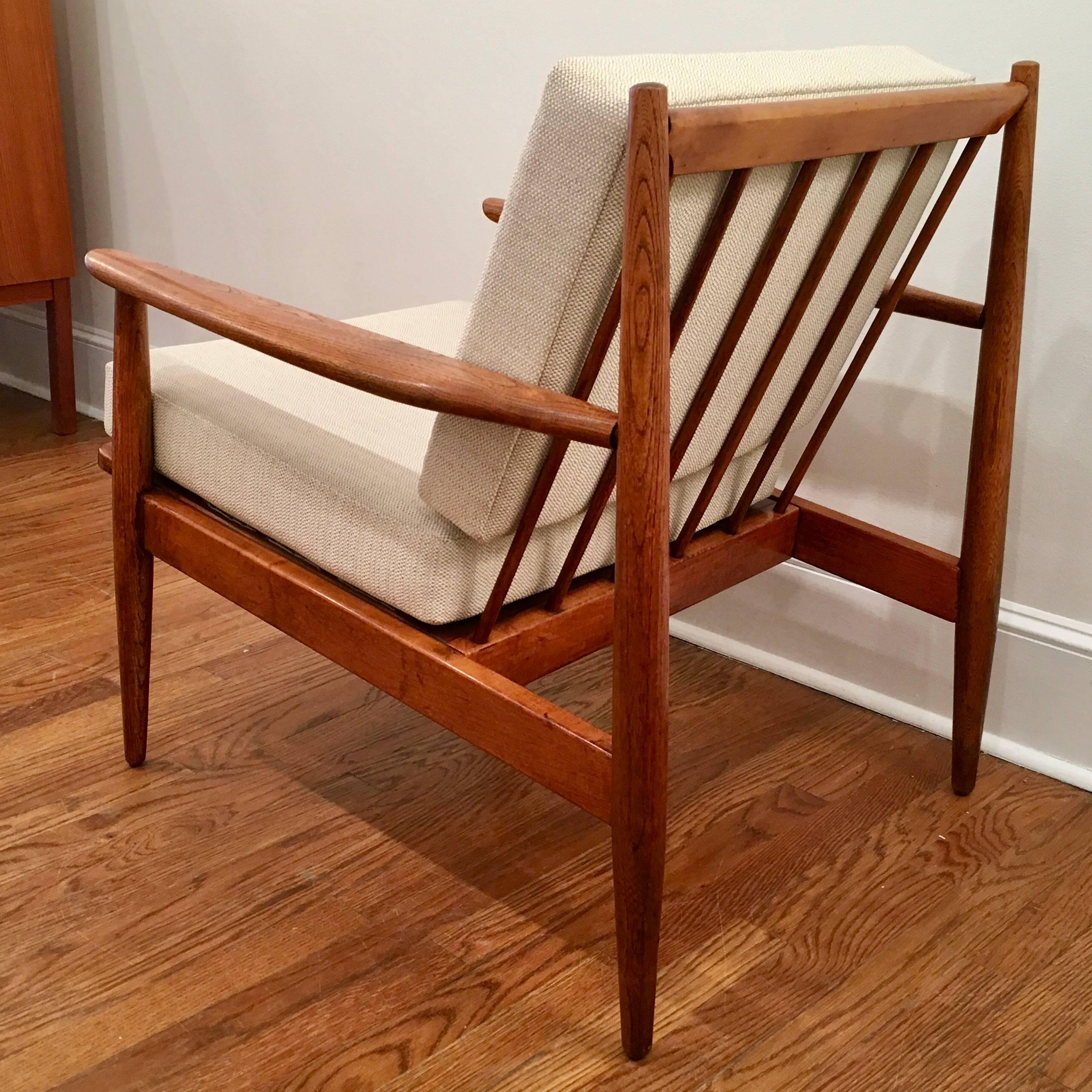Pair of Mid-Century Armchairs In Good Condition In Tarrytown, NY