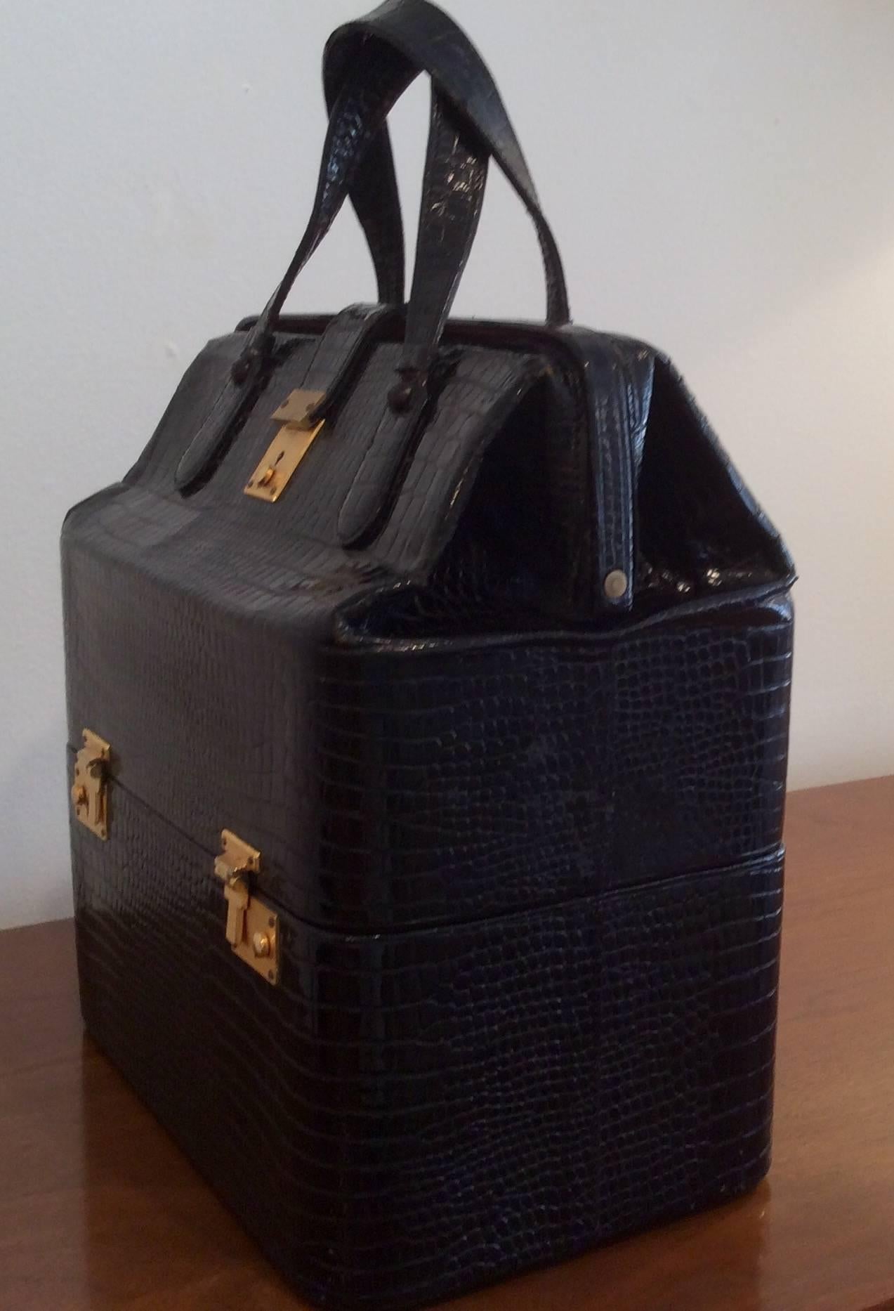 Crocodile Travel Case by Asprey of London In Good Condition For Sale In Tarrytown, NY