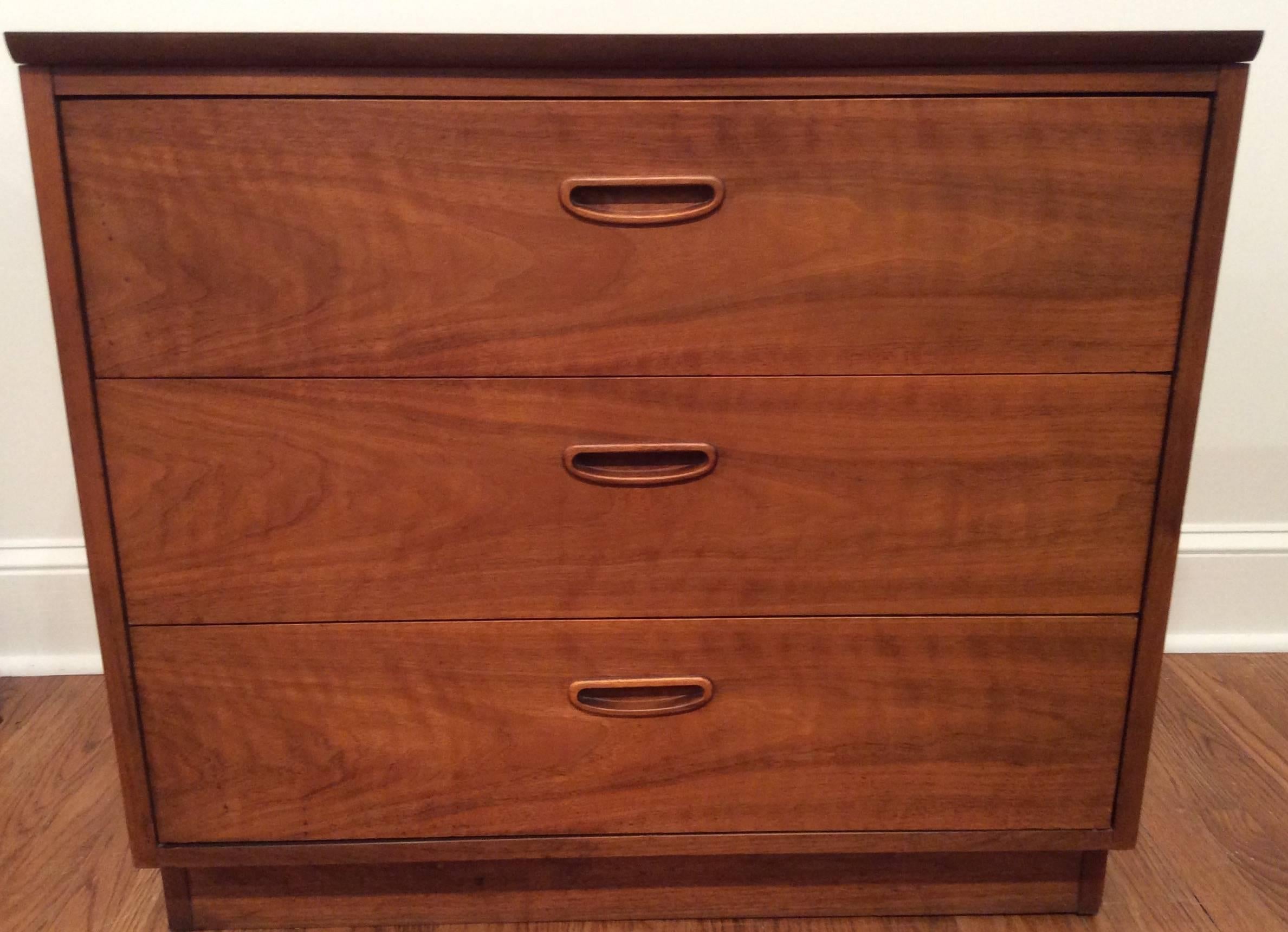 1960s Three-Drawer Dresser For Sale 2
