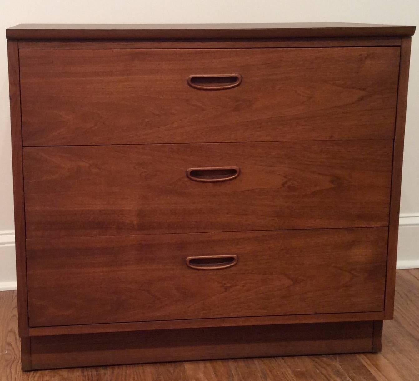 1960s Three-Drawer Dresser For Sale 1