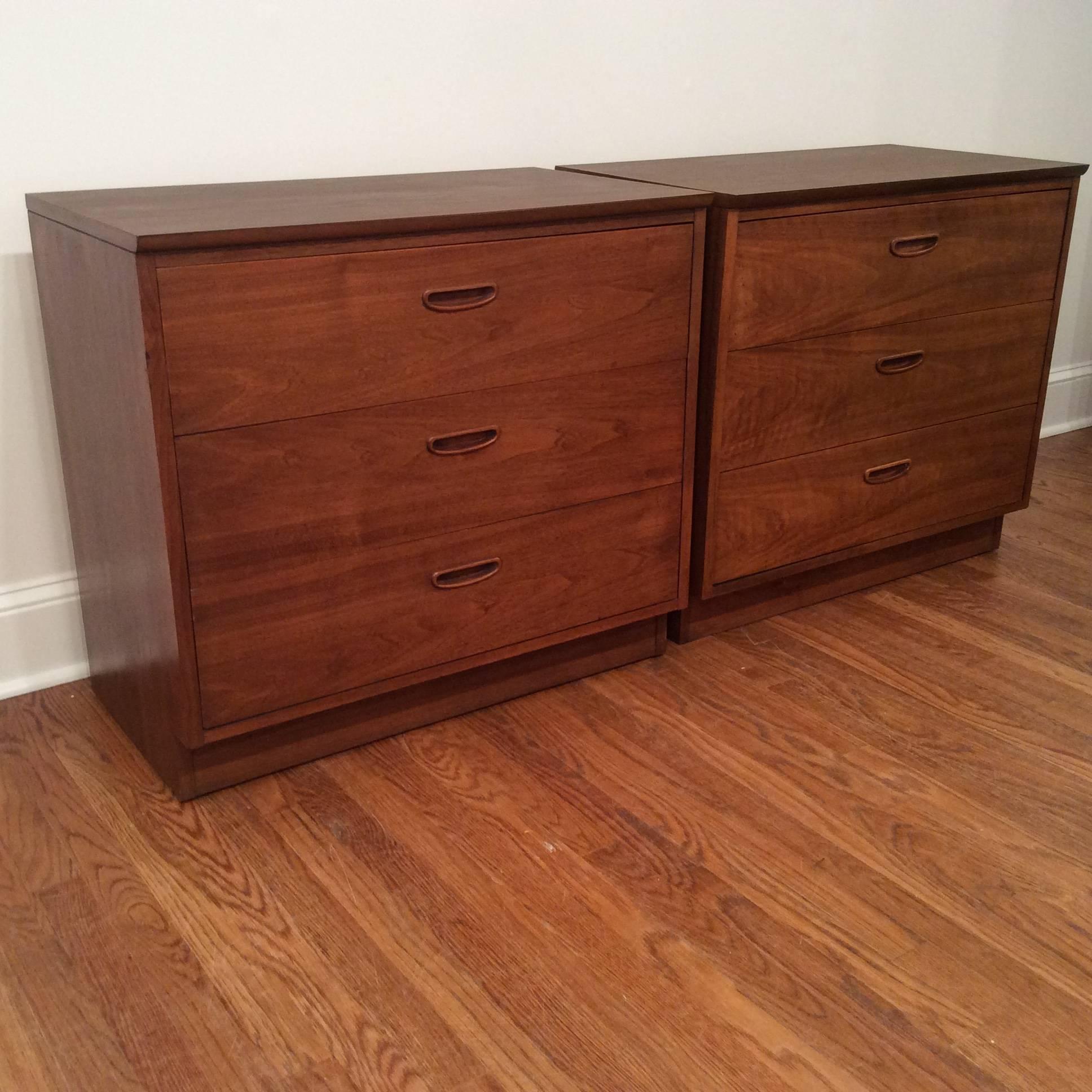 1960s Three-Drawer Dresser In Good Condition For Sale In Tarrytown, NY