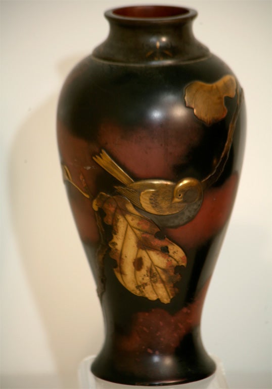 Mouvement esthétique Paire de vases en bronze en métal mélangé du mouvement esthétique japonais du XIXe siècle en vente
