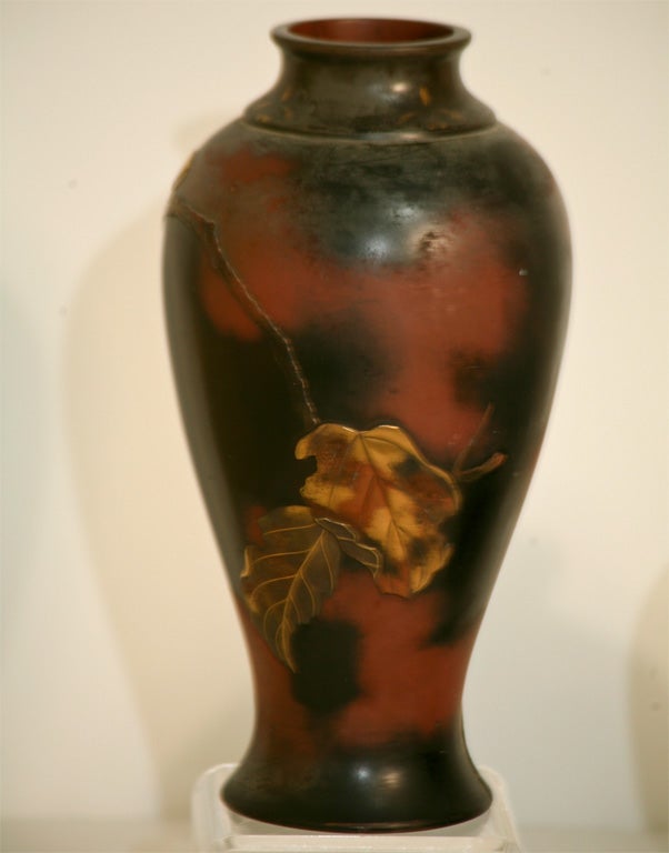 Paire de vases en bronze en métal mélangé du mouvement esthétique japonais du XIXe siècle Bon état - En vente à Great Barrington, MA