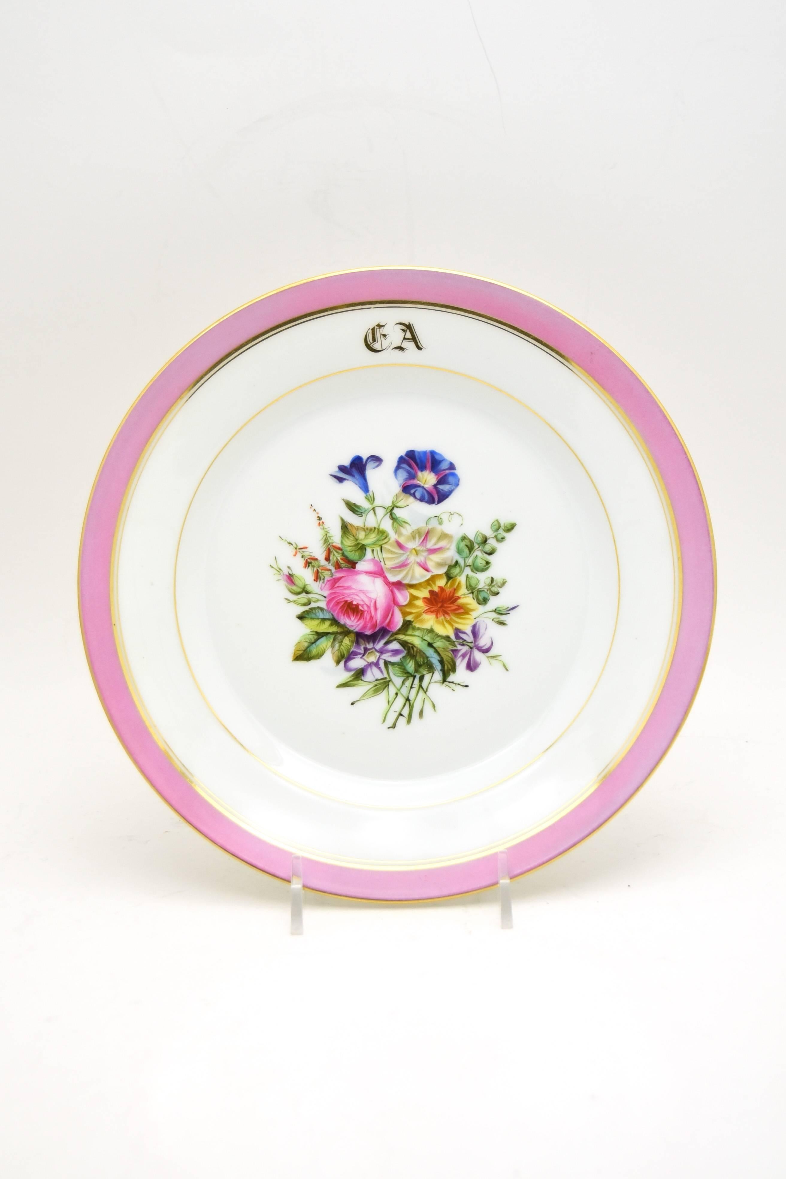 Juego de Postre Floral Rosa Francés con 12 Platos y Dos Compotas de Pie en Excelente estado para la venta en Great Barrington, MA