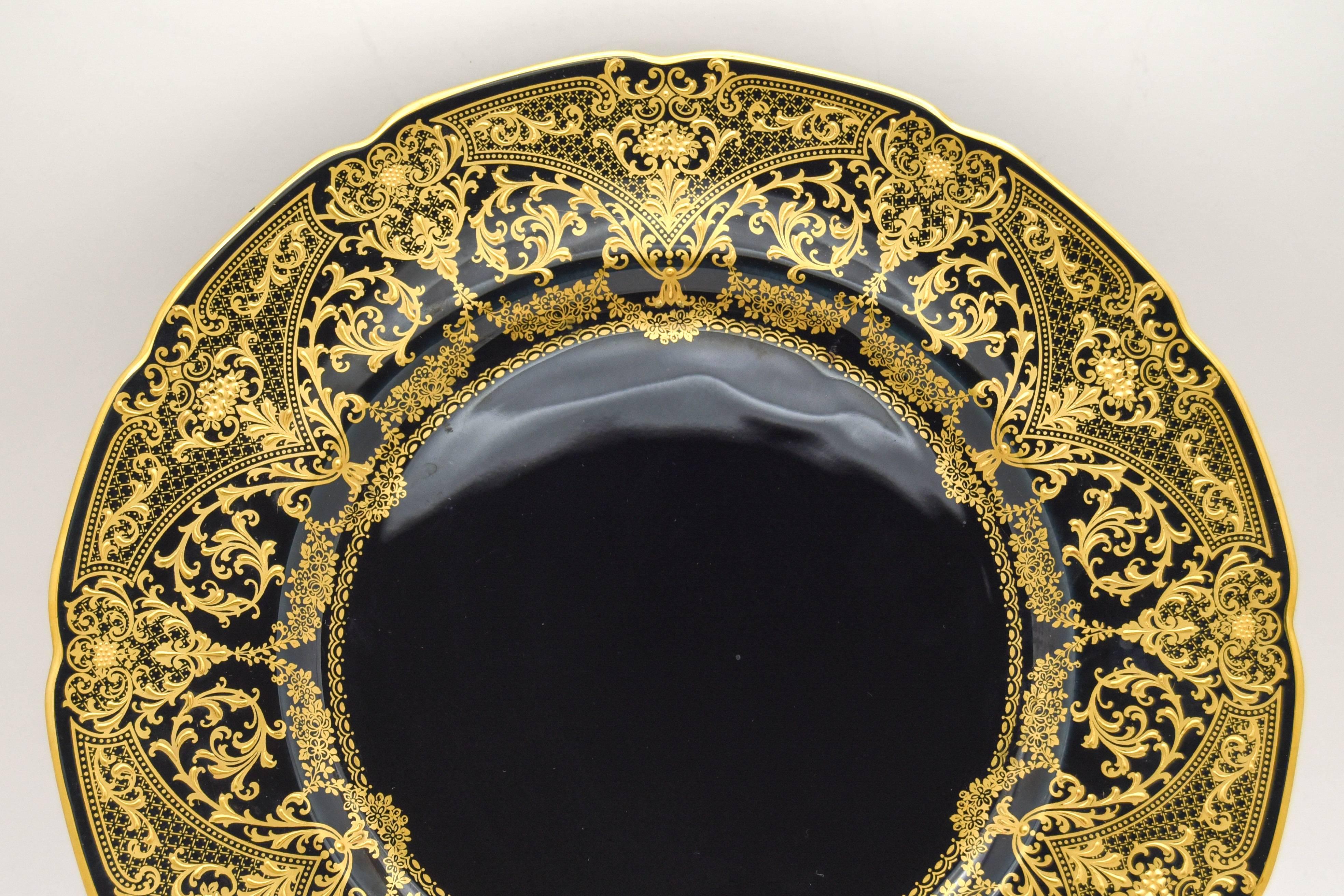 black and gold dinner plates