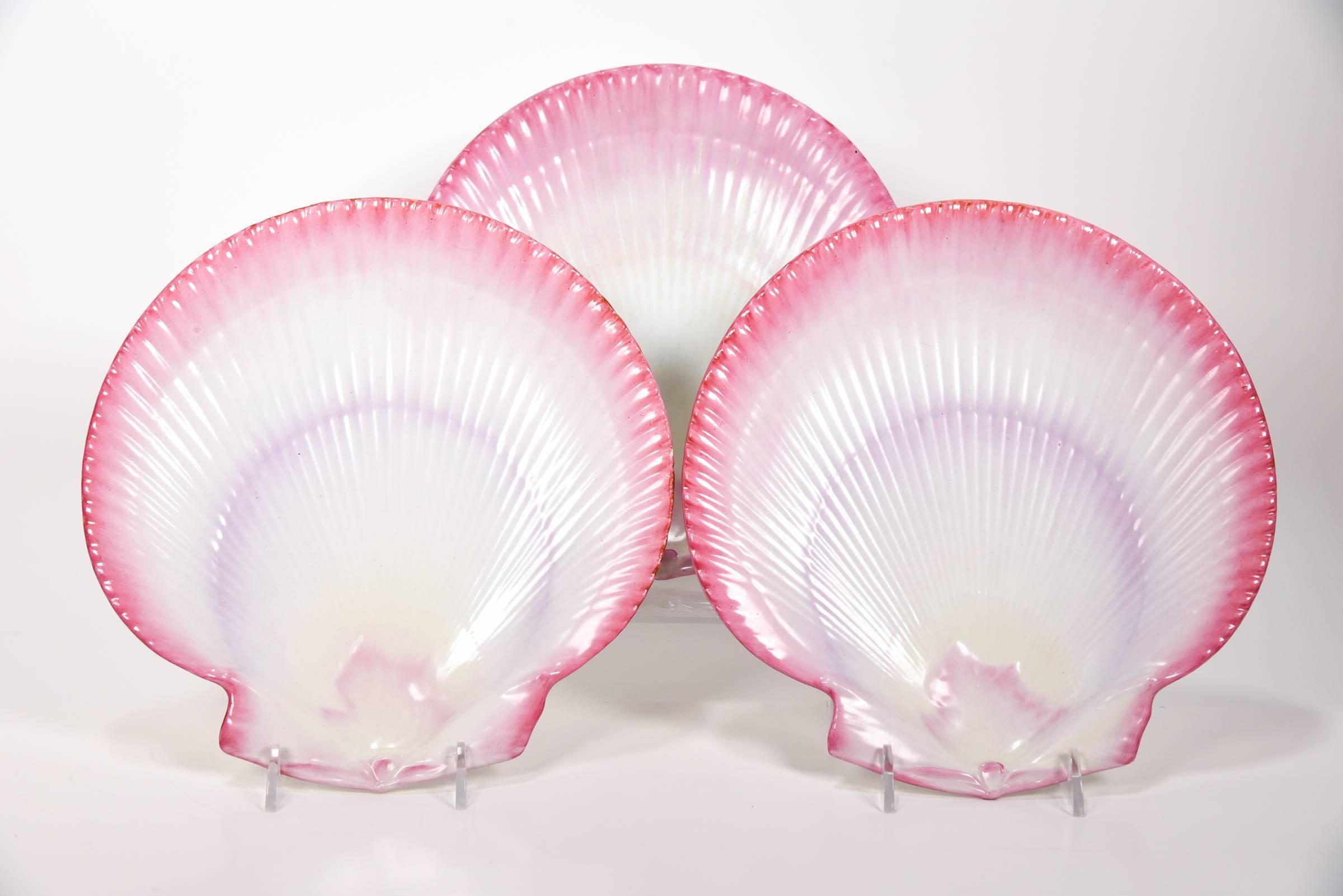 English Wedgwood Pink Pearlware Dessert Service in the Nautilus Pattern 16 Pieces