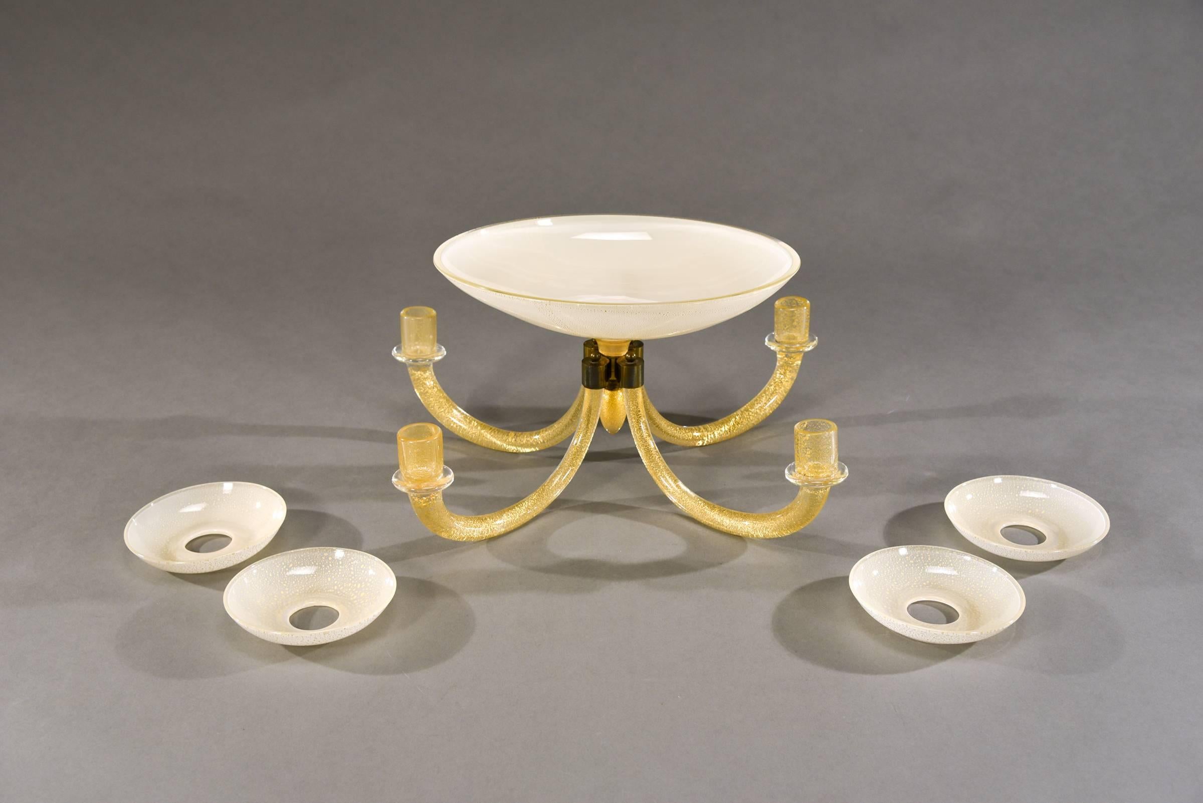 italien Barovier&Toso Centre de table Epergne et chandeliers Cristal opale avec feuille d'or en vente