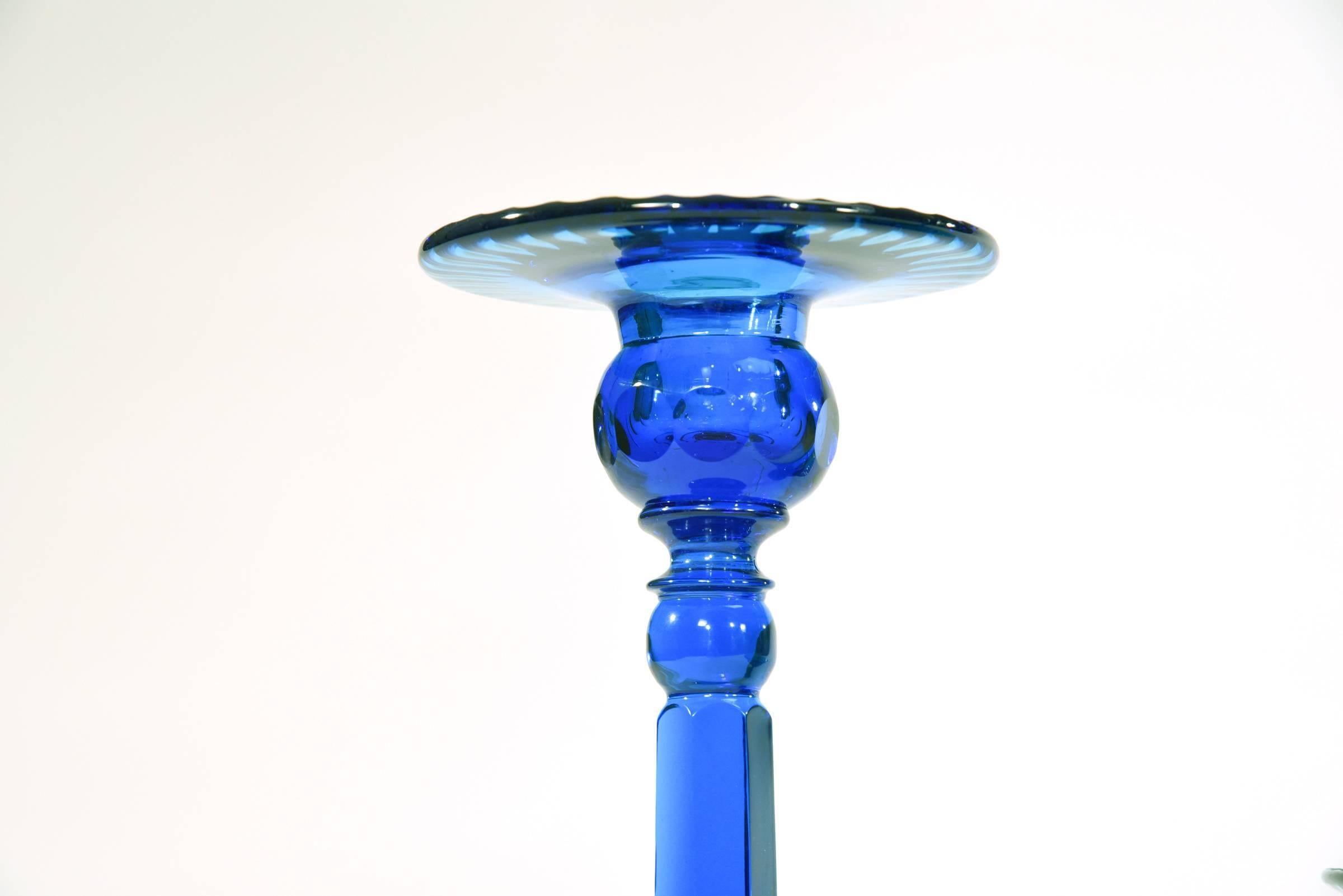 Steuben - Ensemble de chandeliers et bols de centre de table en cristal taillé « céleste bleu » Excellent état - En vente à Great Barrington, MA