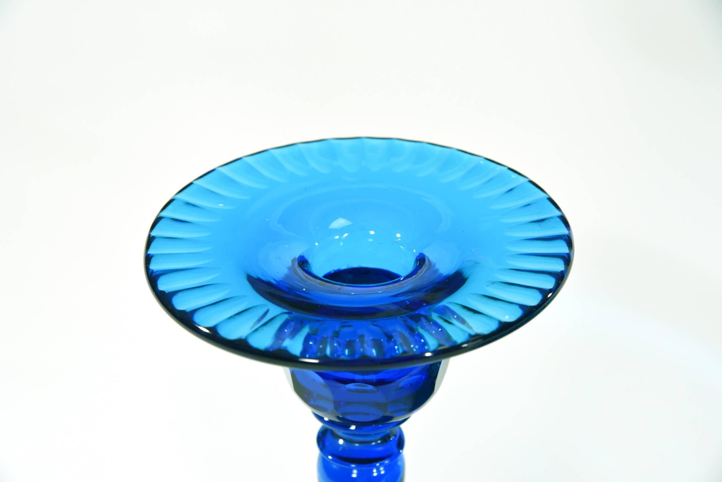 Début du 20ème siècle Steuben - Ensemble de chandeliers et bols de centre de table en cristal taillé « céleste bleu » en vente