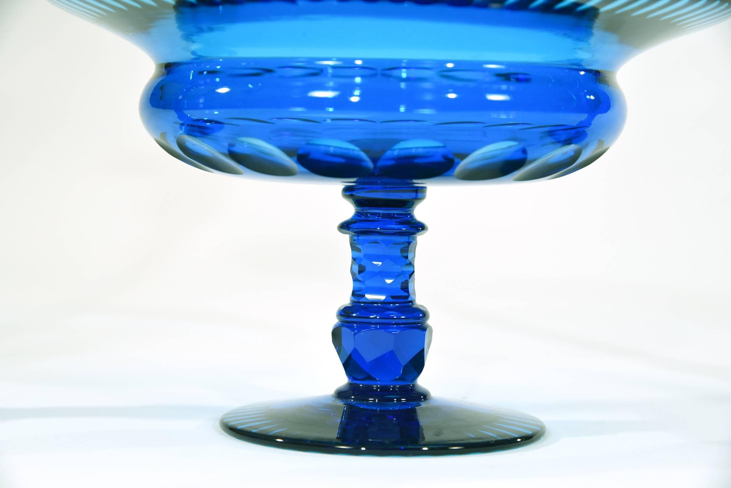 Cristal Steuben - Ensemble de chandeliers et bols de centre de table en cristal taillé « céleste bleu » en vente