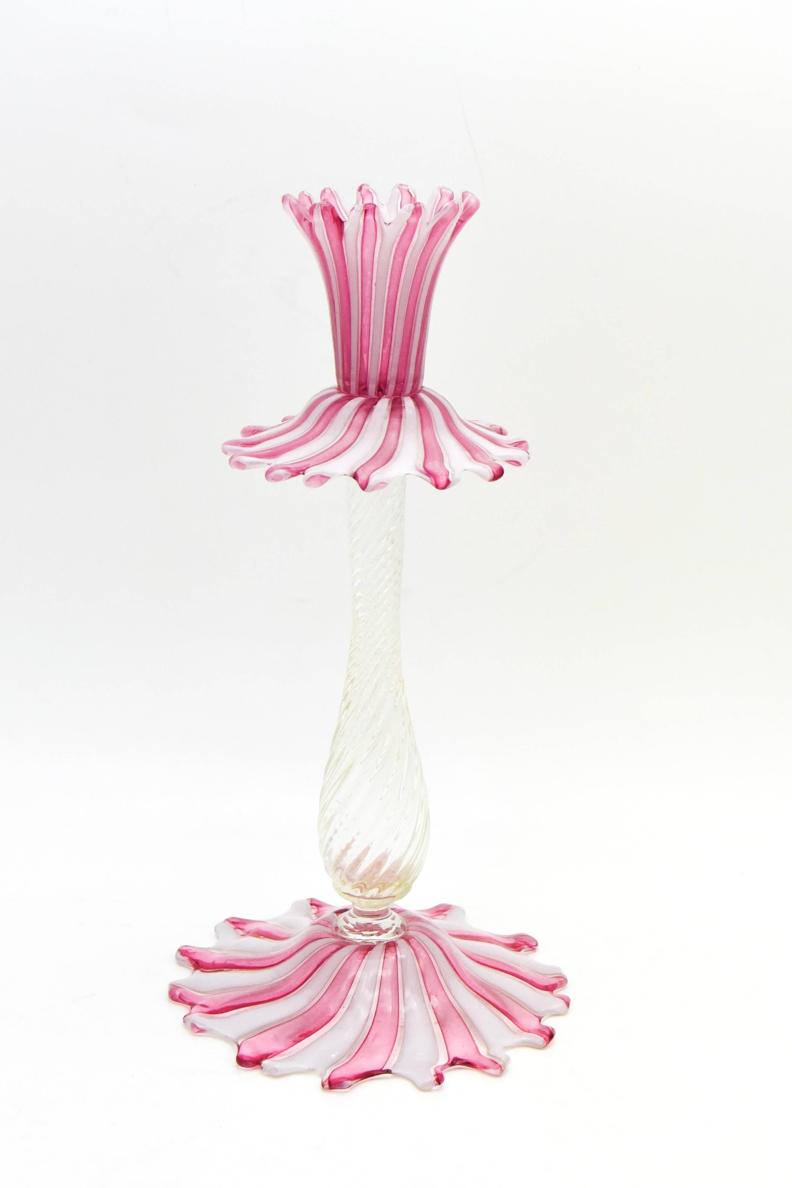 Centre de table trois pièces en verre de Murano vénitien soufflé à la main à rayures roses et blanches en vente 1