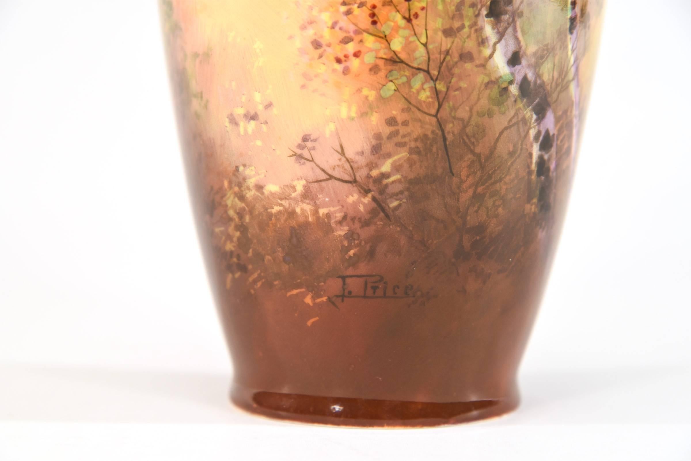 Peint à la main Vase Royal Doulton peint à la main et signé avec décoration de paysage en bouleau en vente