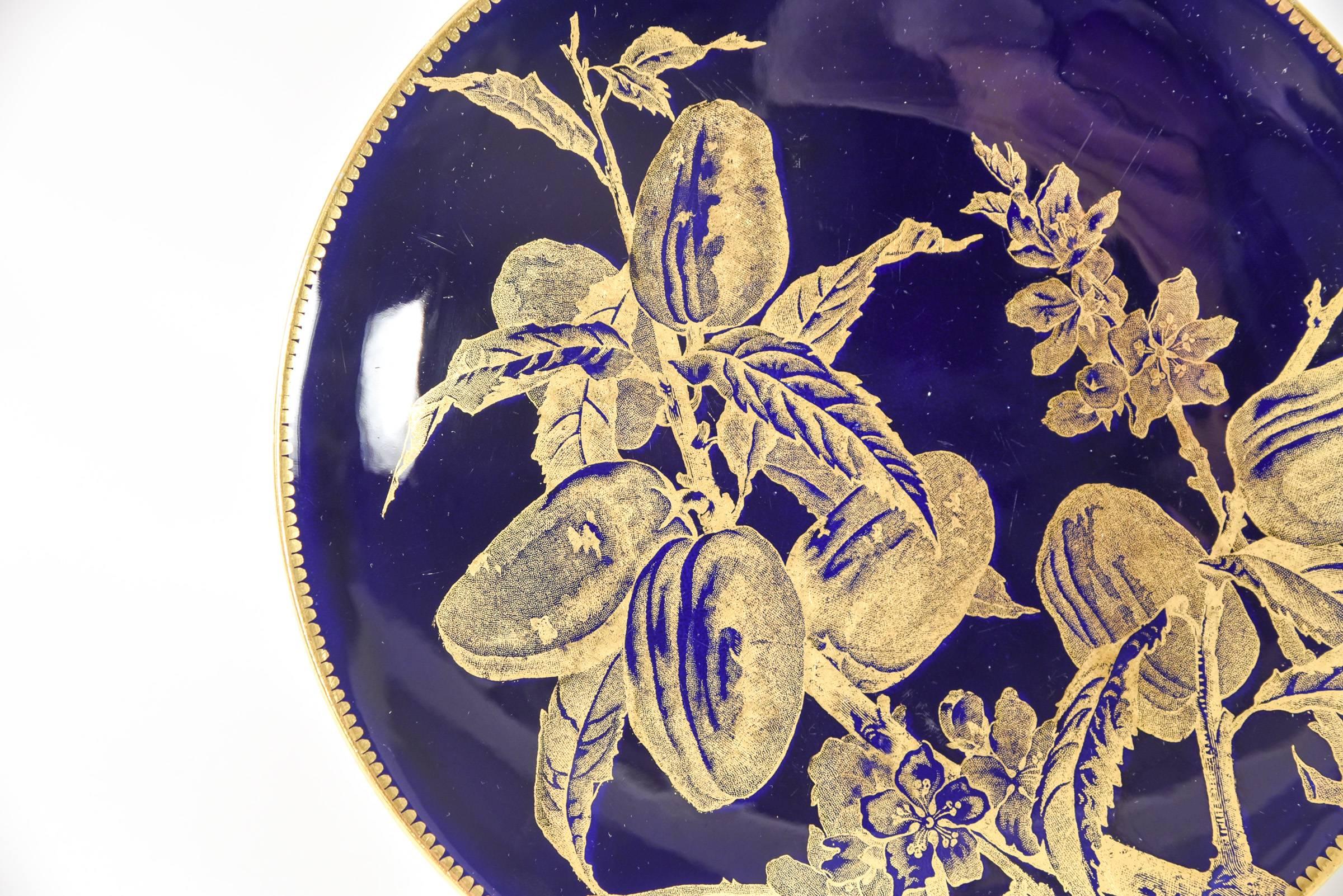 Fin du XIXe siècle 12 assiettes à dessert Brownfield Aesthetic Movement à fruits en or bleu cobalt en vente