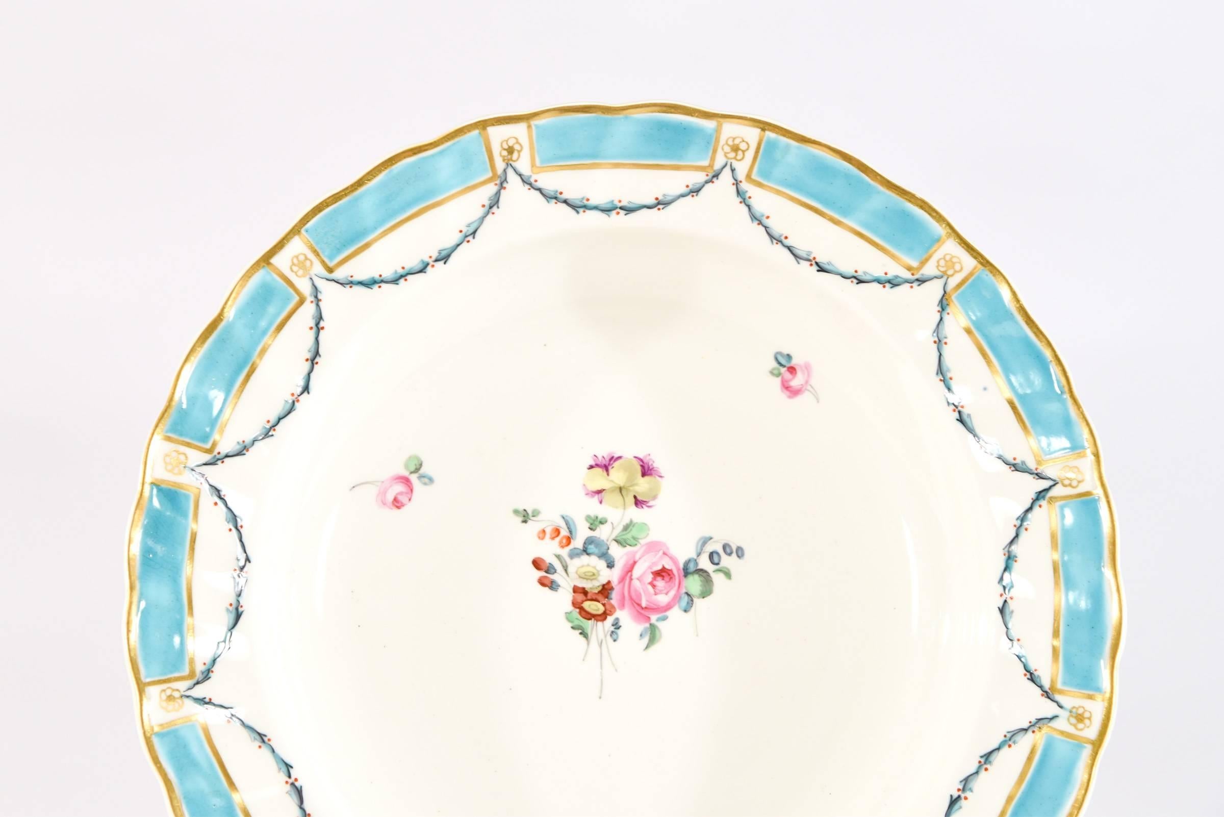 Dipinto a mano Set di 12 zuppiere con bordo Derby 1830 con centri turchesi, dorati e floreali in vendita