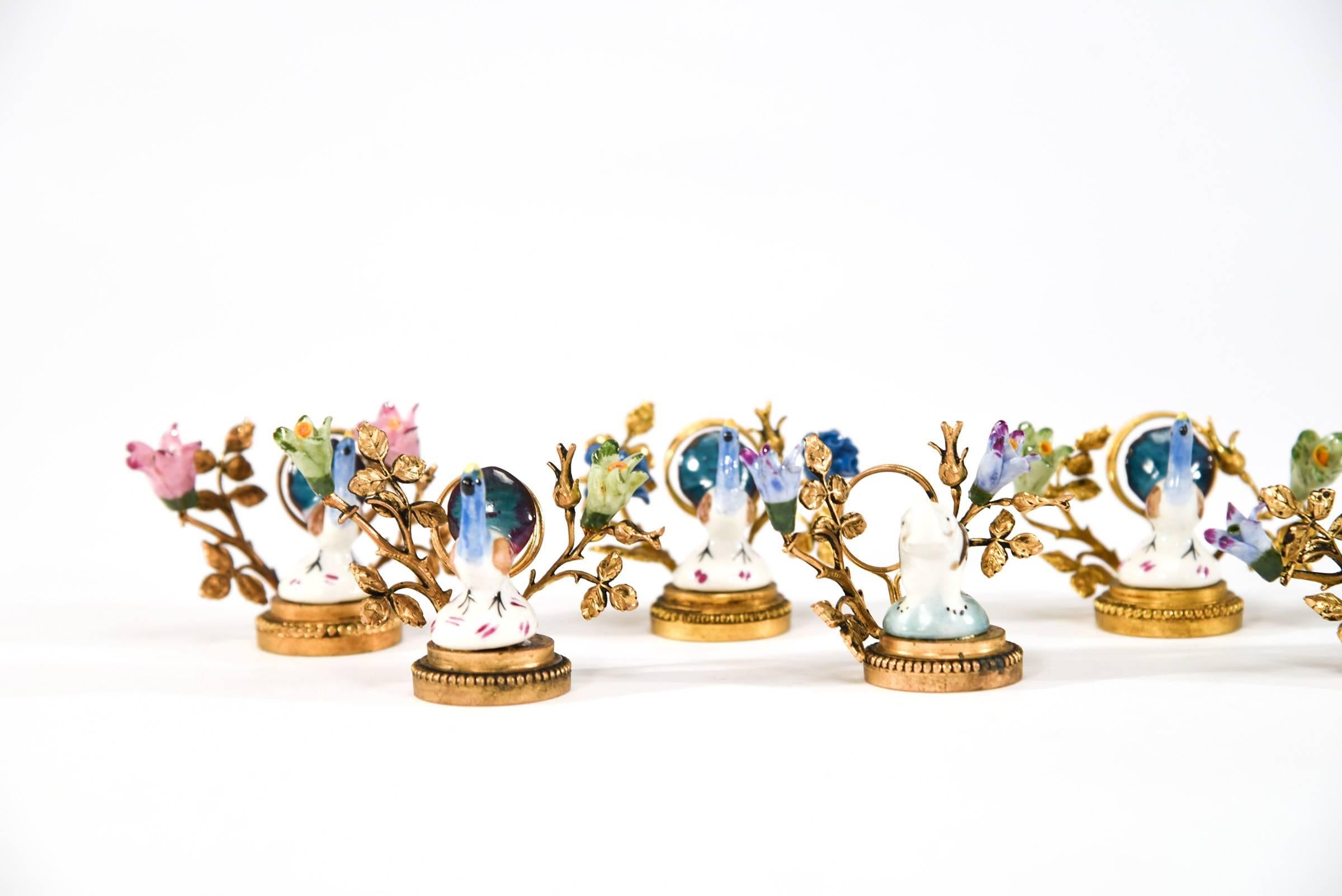 Lote de 12 Mantenedores Franceses de Bronce y Porcelana Pájaros, Animales y Flores Francés en venta