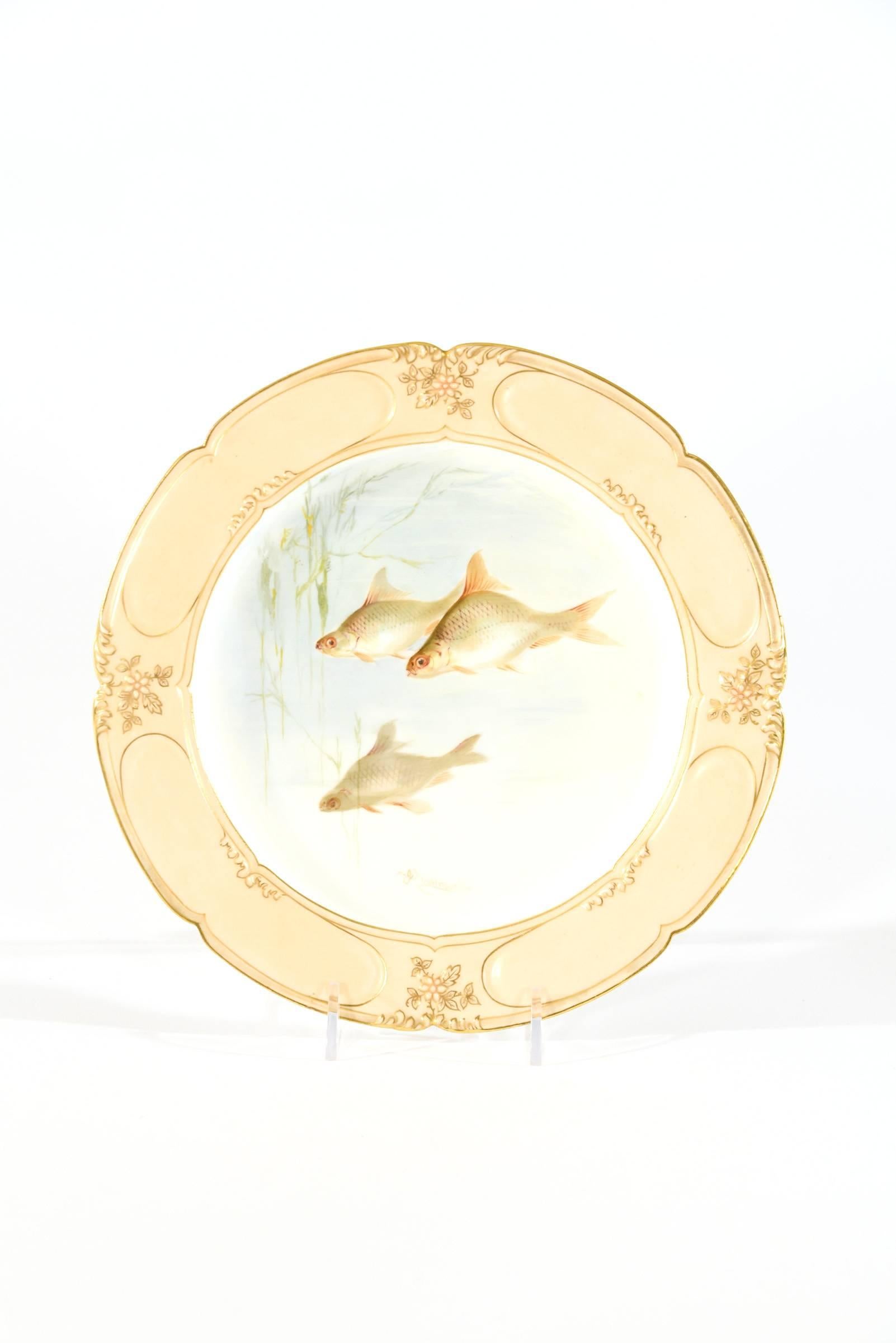 Peint à la main Lot de 12 assiettes à poisson Doulton Burslem peintes à la main et signées par un artiste, XIXe siècle en vente