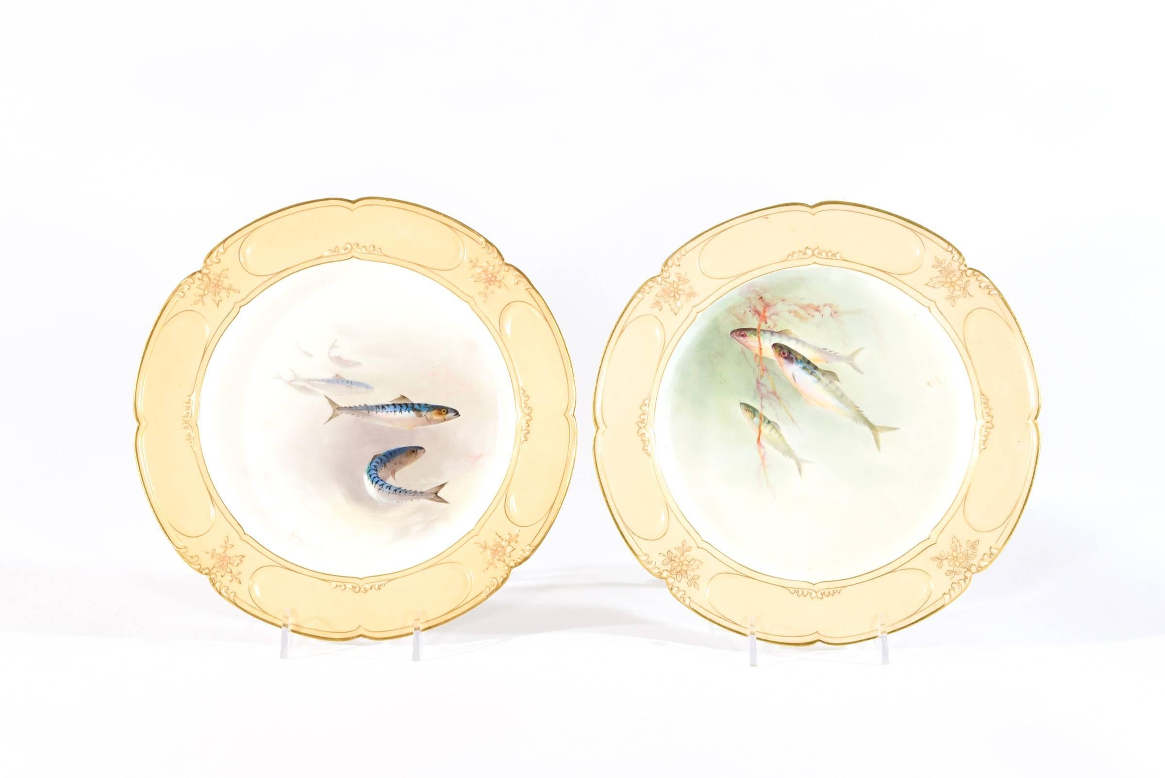 Céramique Lot de 12 assiettes à poisson Doulton Burslem peintes à la main et signées par un artiste, XIXe siècle en vente