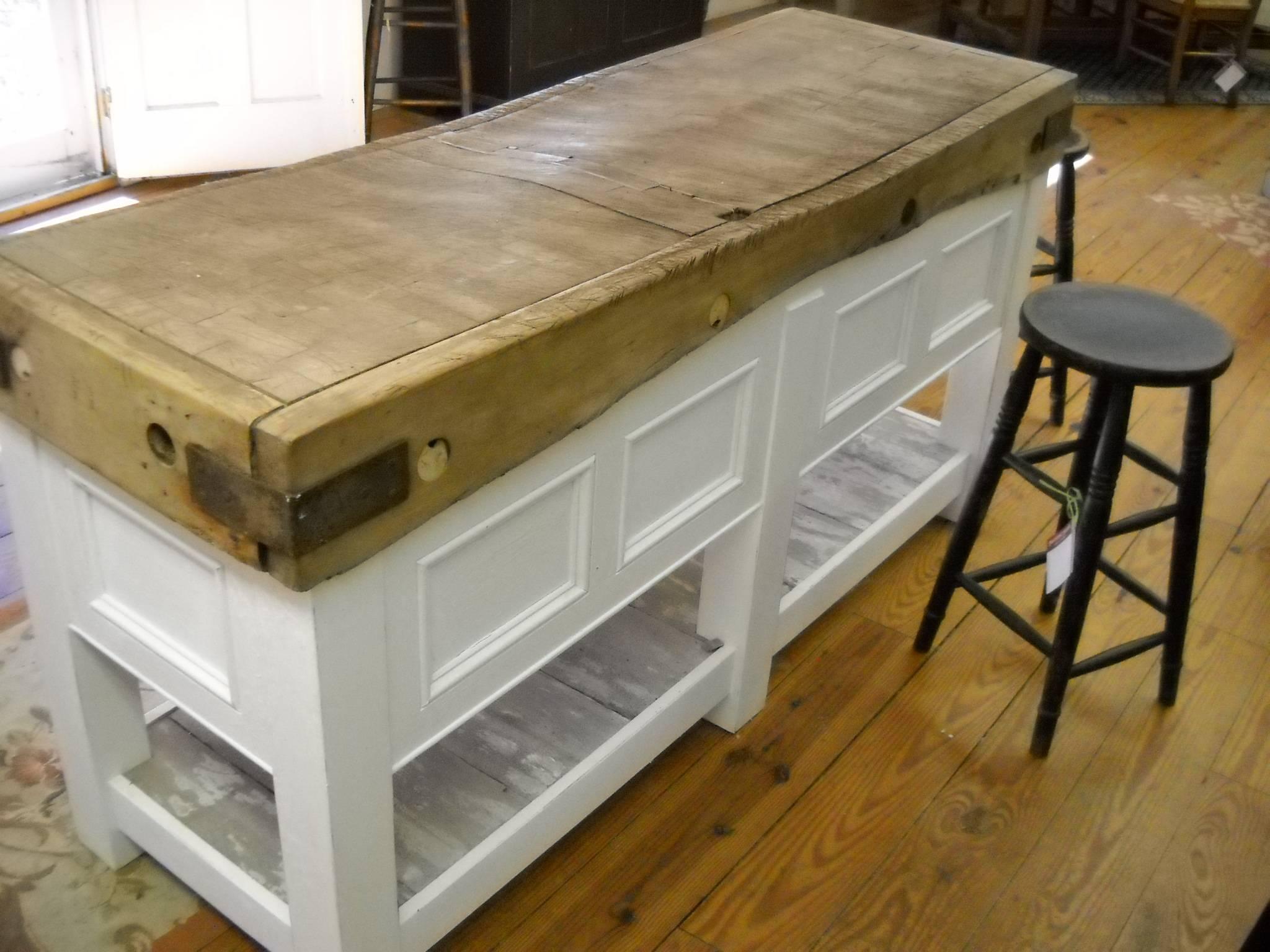 English Butcher Block off-White Multi Drawer Base In Excellent Condition In Sheffield, MA