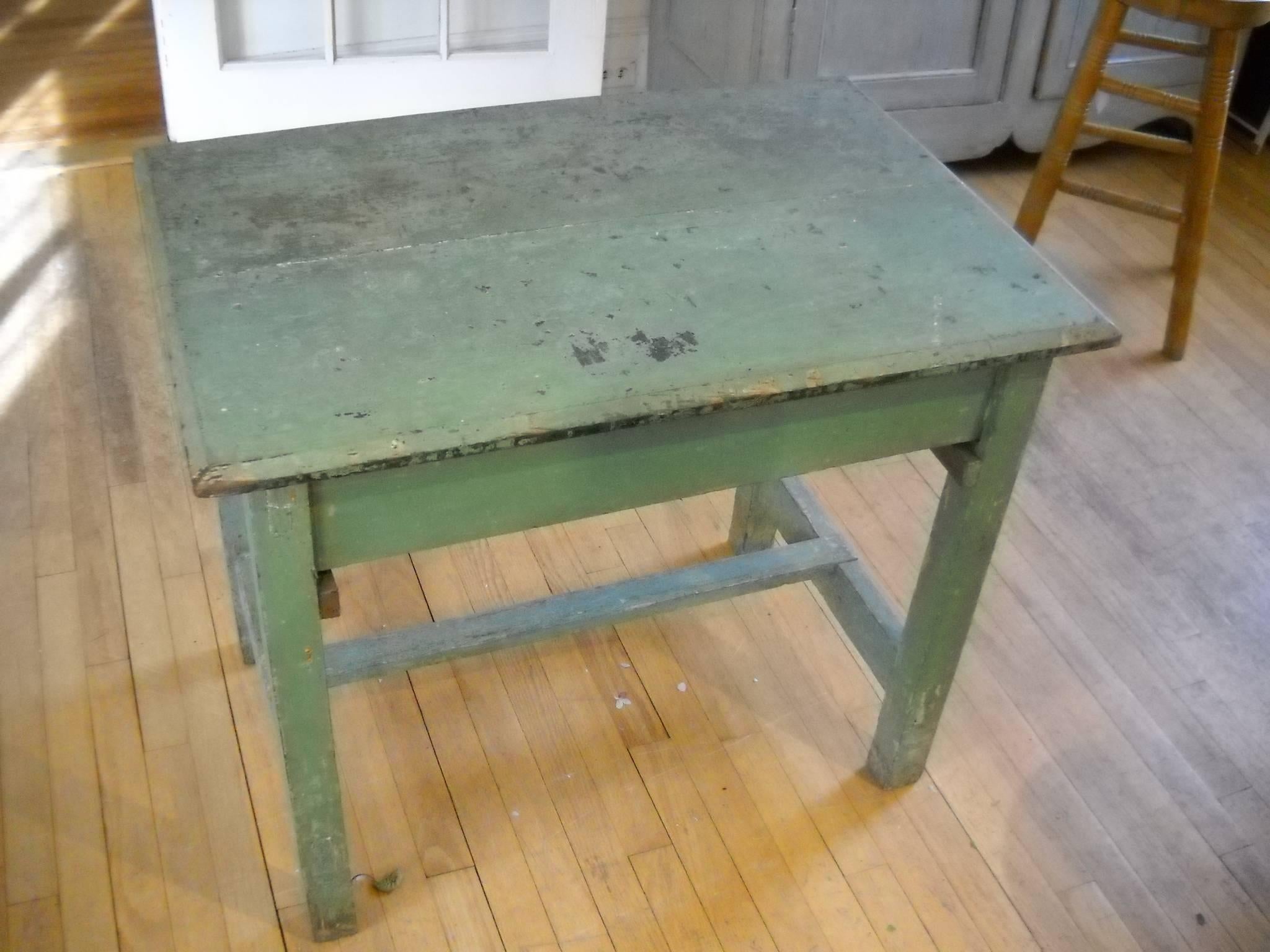 English Original Painted Green Table In Good Condition In Sheffield, MA