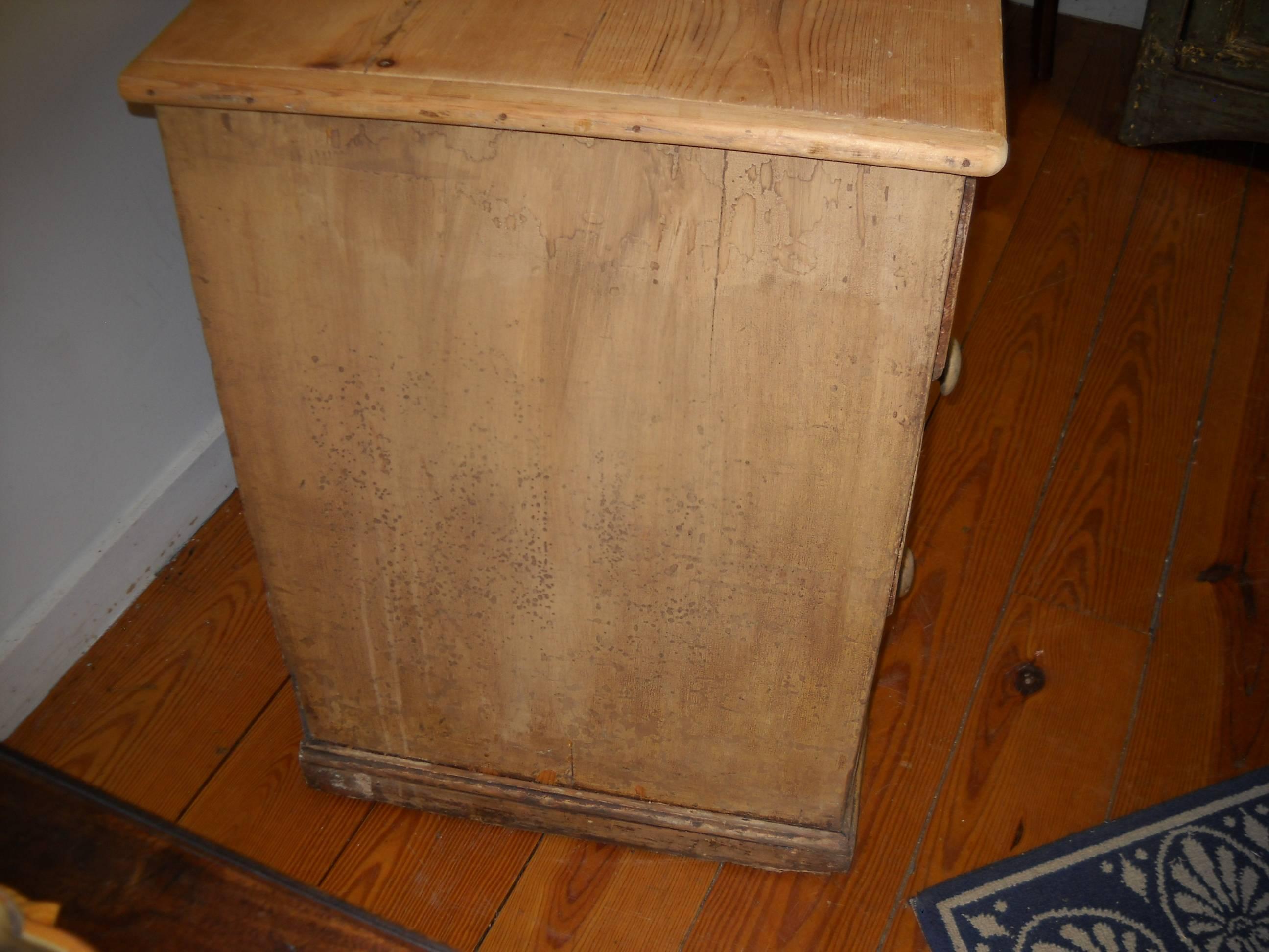 Original Painted Six-Drawer, One Door Base In Excellent Condition In Sheffield, MA