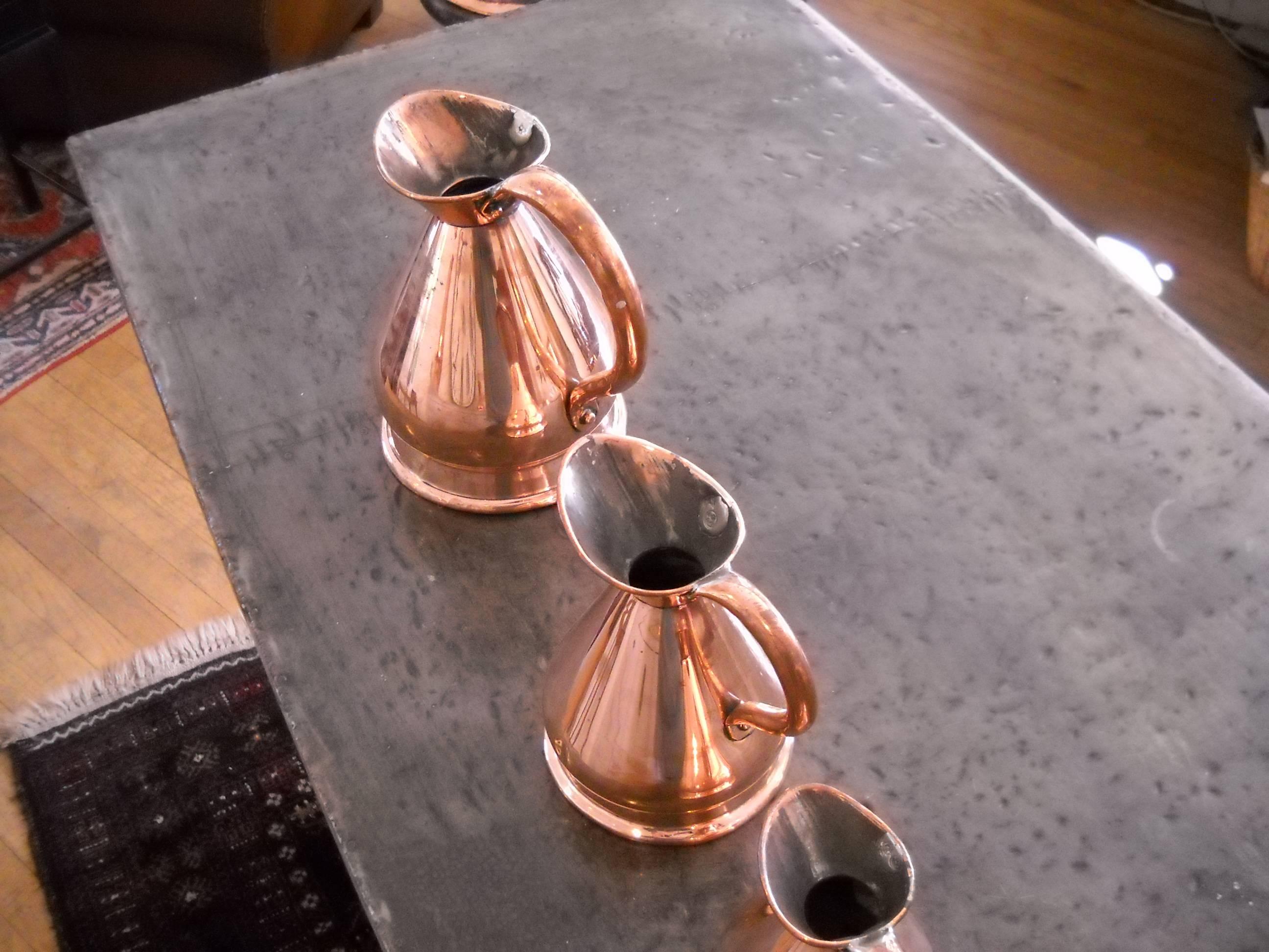 English Set of Copper Pitchers In Excellent Condition In Sheffield, MA