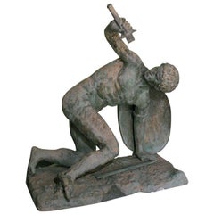 Grande sculpture en bronze romaine classique d'un homme nu guerrier