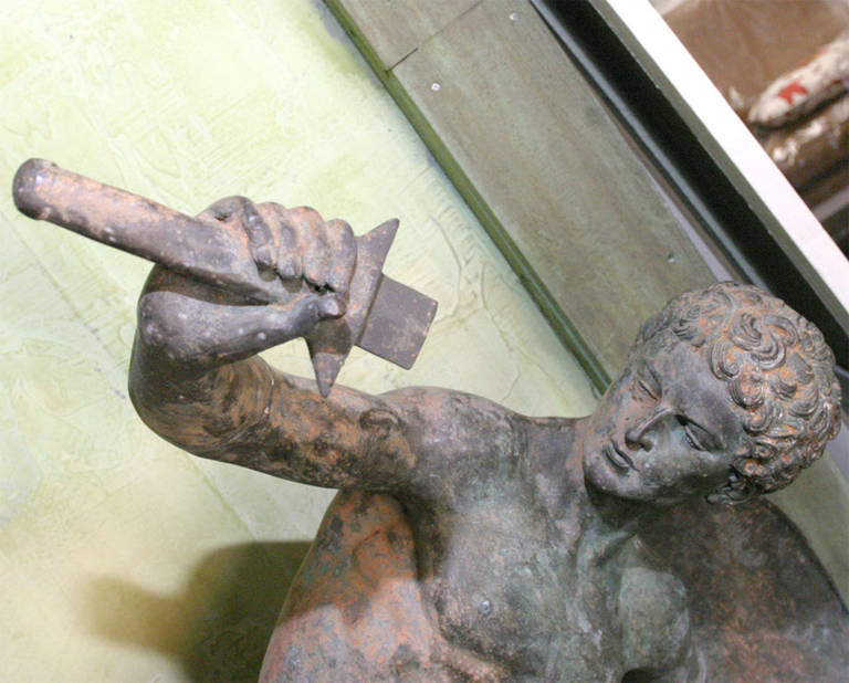 Große klassische römische männliche nackte Krieger-Bronze-Skulptur im Zustand „Gut“ im Angebot in Sheffield, MA