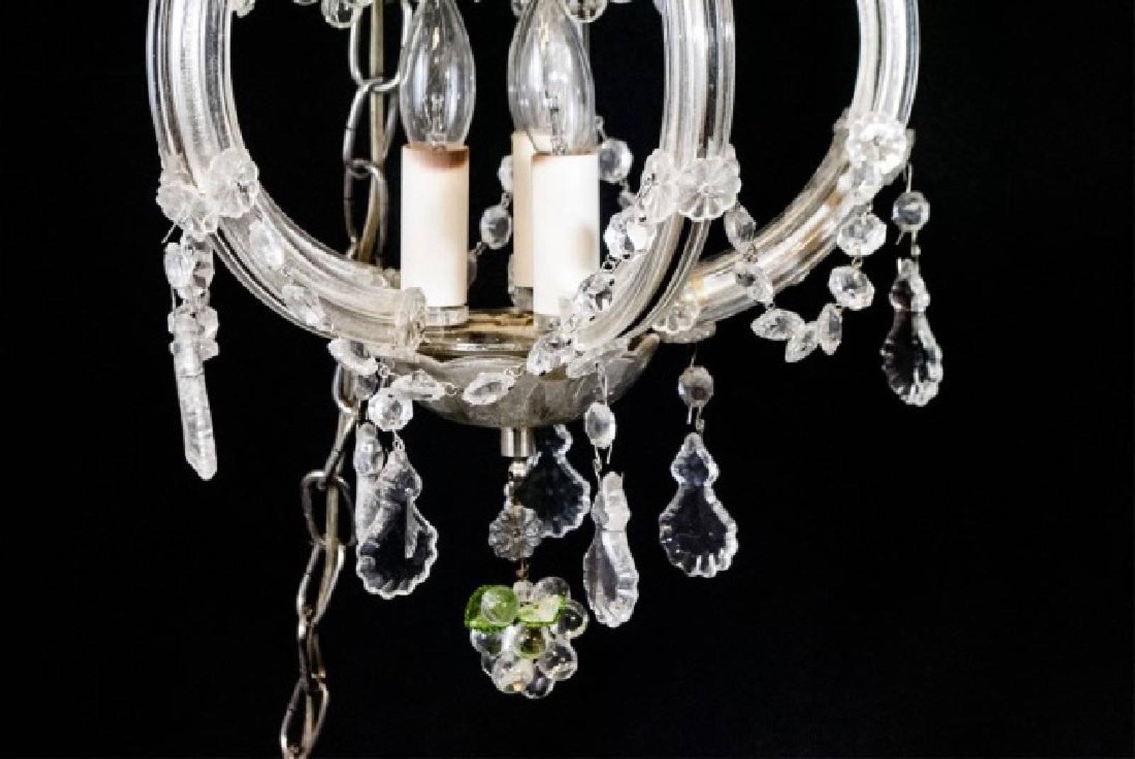 Kronleuchter mit Kristall- und Trauben-Cluster-Motiv im Vintage-Stil im Zustand „Gut“ im Angebot in Sheffield, MA