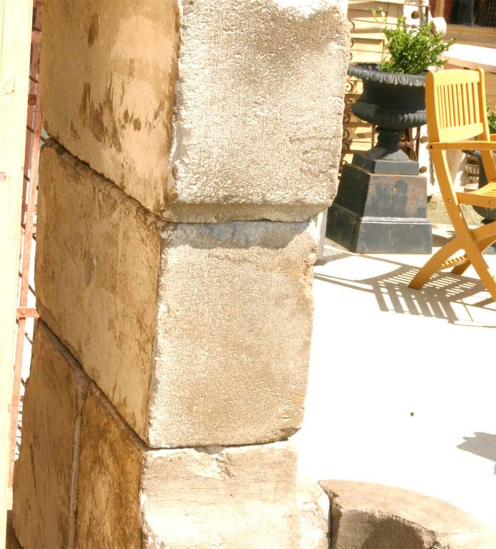 Wandbrunnen aus Gussbeton im französischen Stil (Beton) im Angebot