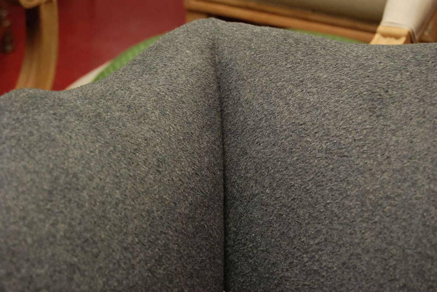 Flannel-Sofa aus Wolle in Anthrazitgrau (Italienisch) im Angebot