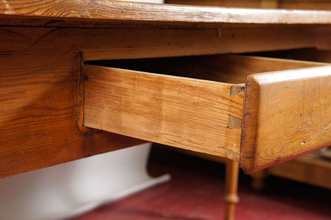 19th Century English Pine Country Dining Table In Good Condition In Sheffield, MA