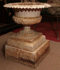 Antike Eisenurne aus der Zeit