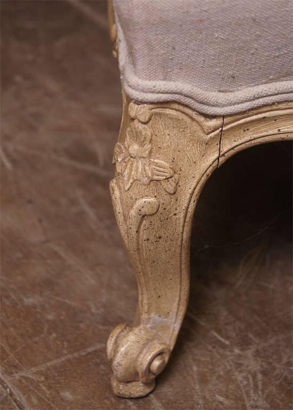 Français Fauteuil à oreilles de style Louis XV en vente